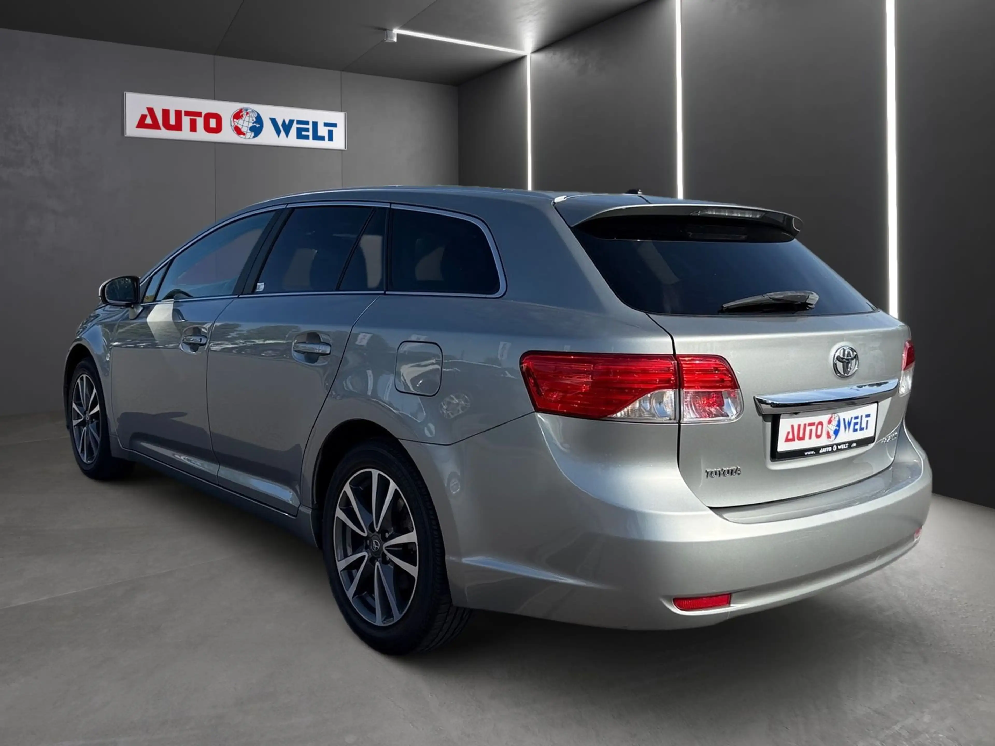 Toyota Avensis Kombi 1.8 Edition Kamera Sitzheizung — photo 5