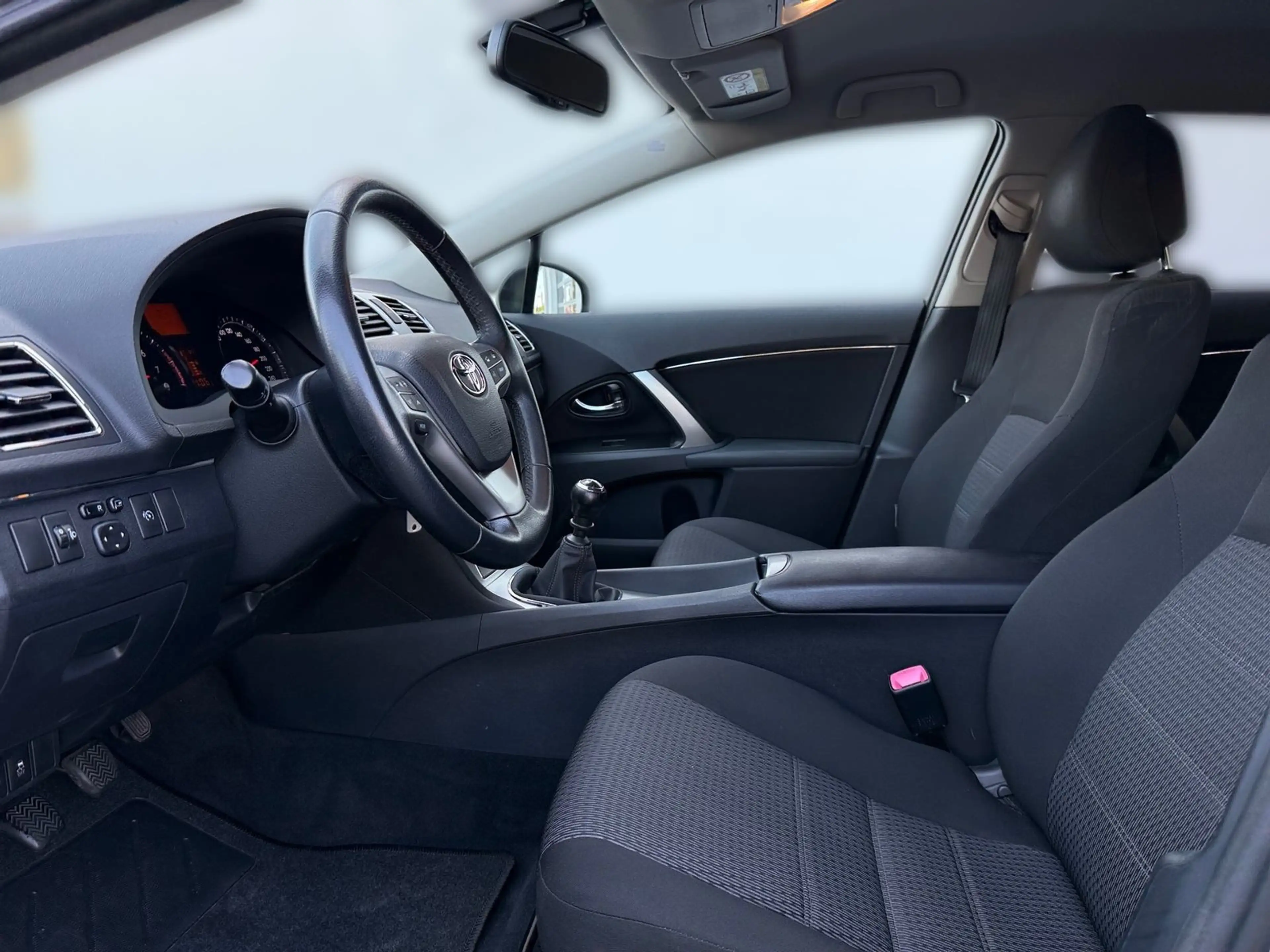 Toyota Avensis Kombi 1.8 Edition Kamera Sitzheizung — photo 10
