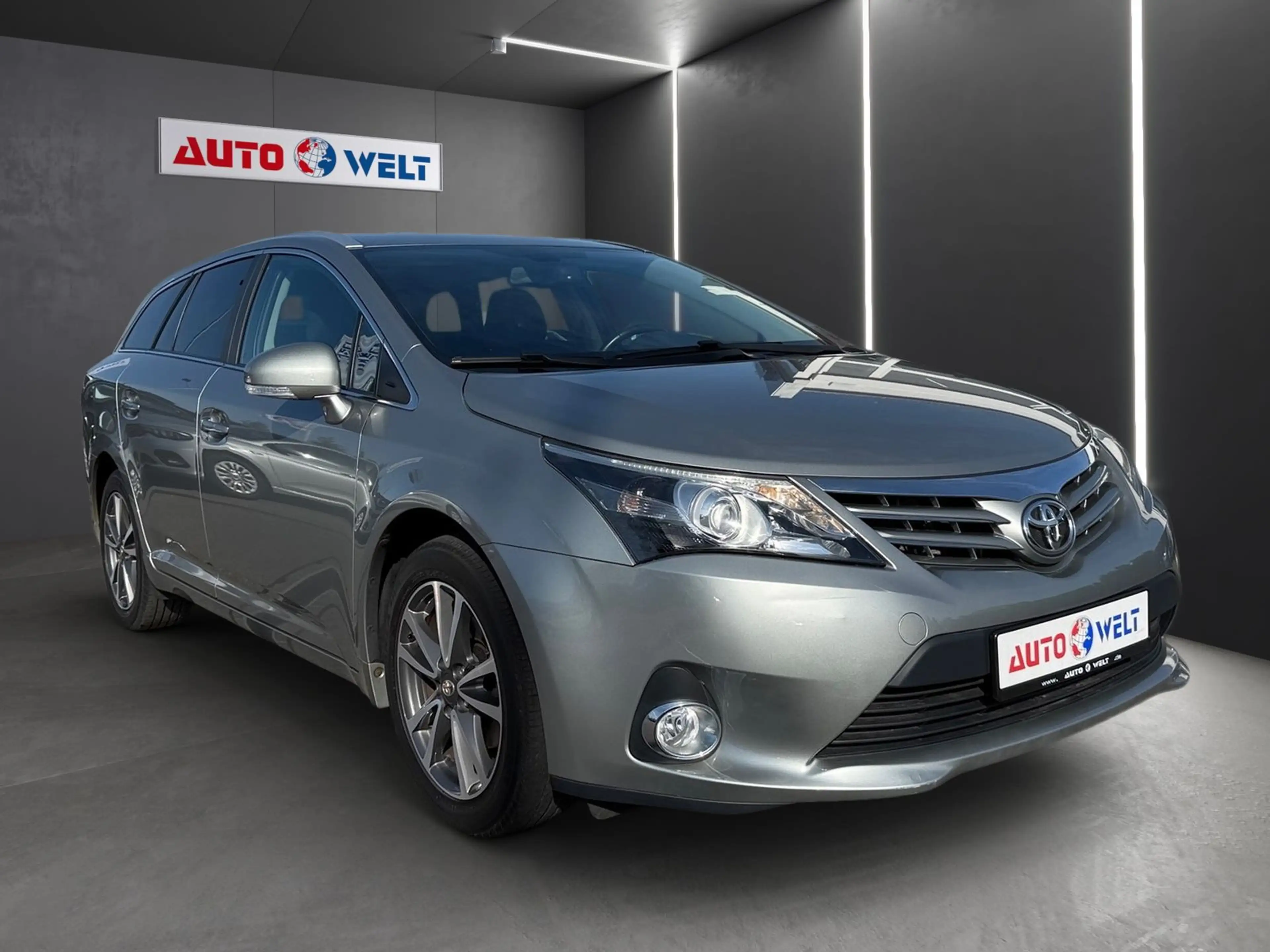 Toyota Avensis Kombi 1.8 Edition Kamera Sitzheizung — photo 2