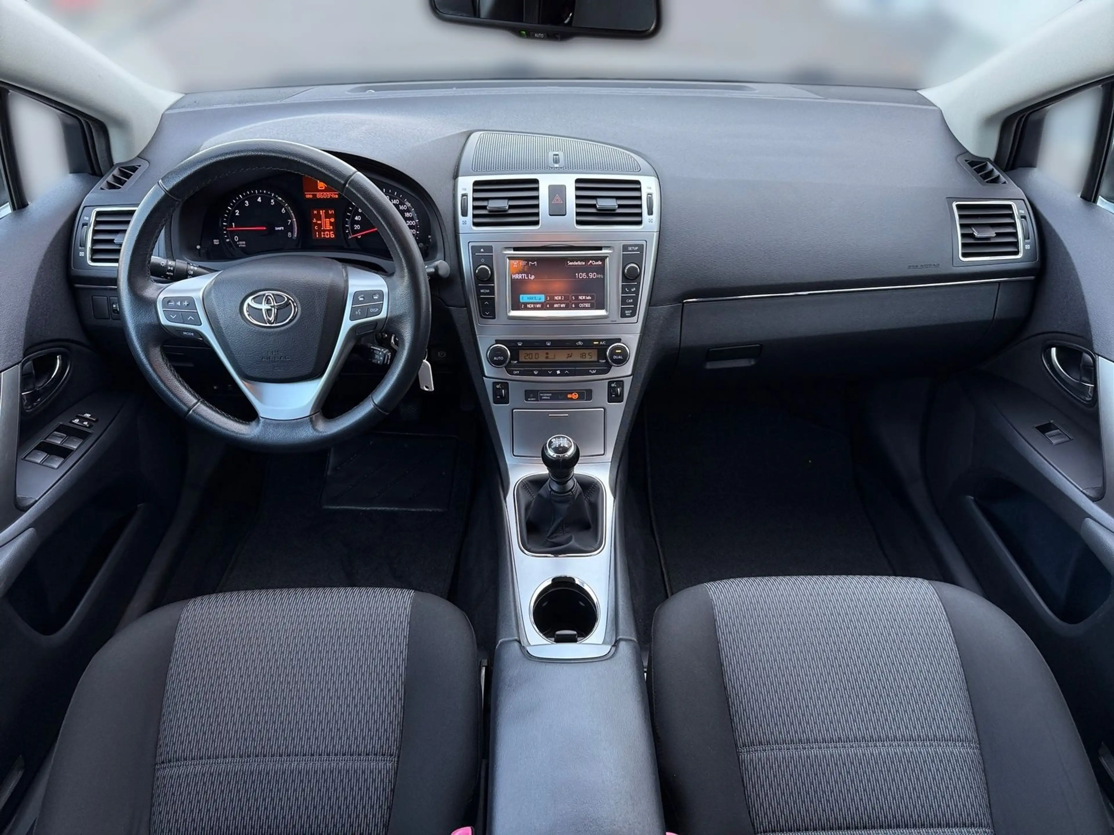 Toyota Avensis Kombi 1.8 Edition Kamera Sitzheizung — photo 12