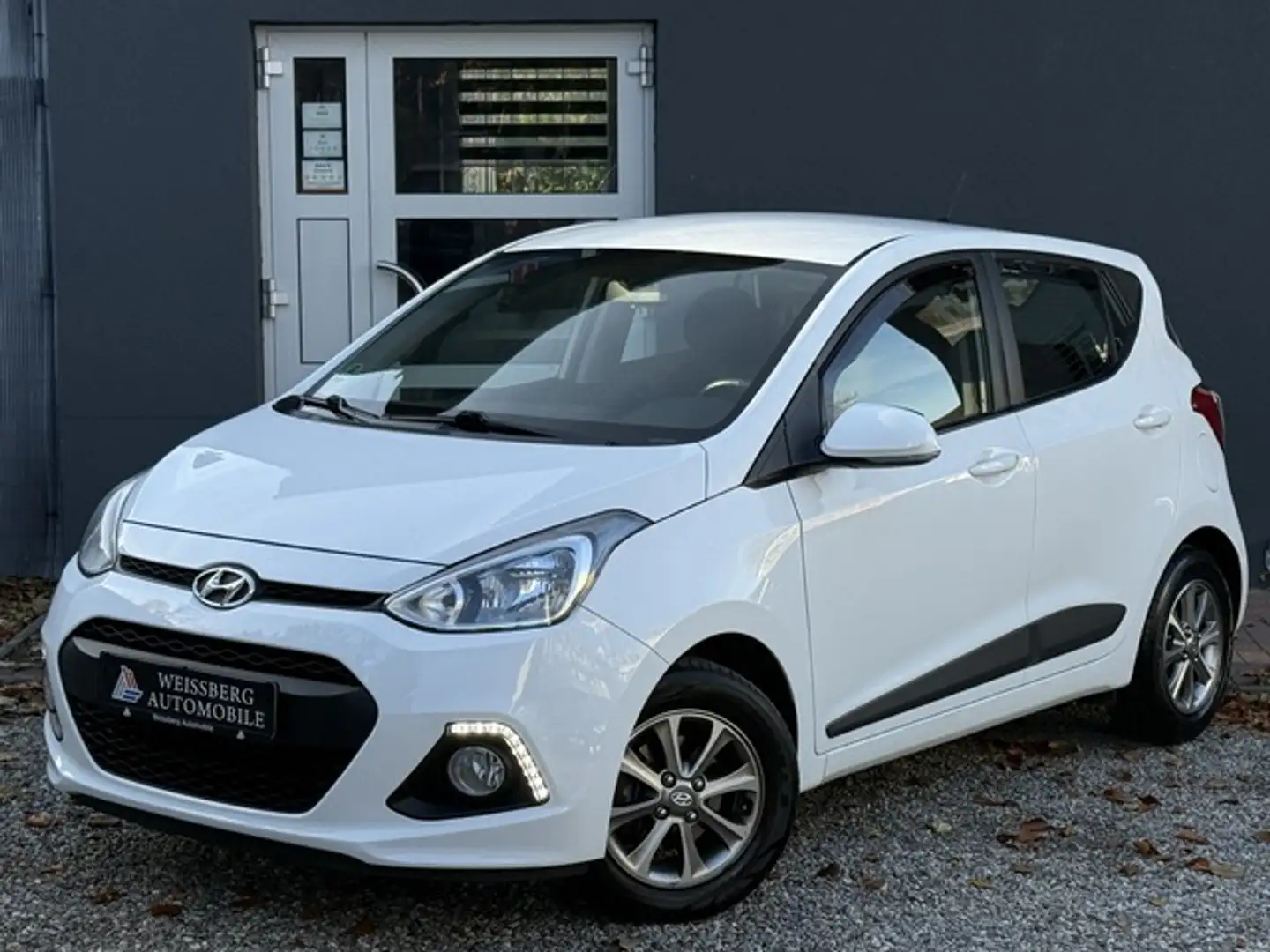 Hyundai i10 1.2 Automatik,Klima,Shz,Lhz,8-Fach Bereift Weiß - 1