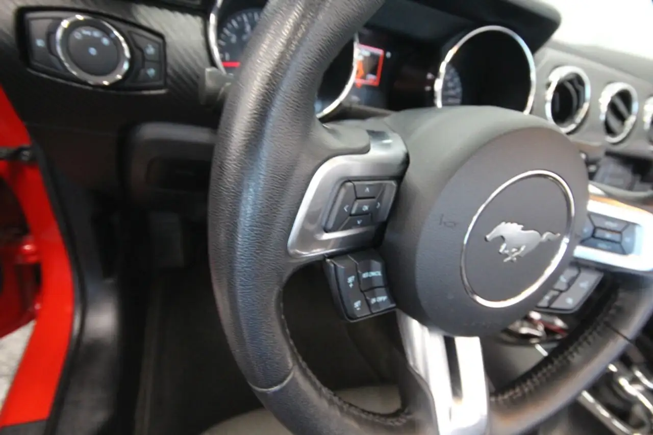 Ford Mustang снимка Ford Mustang