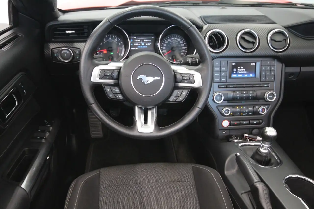 Ford Mustang снимка Ford Mustang