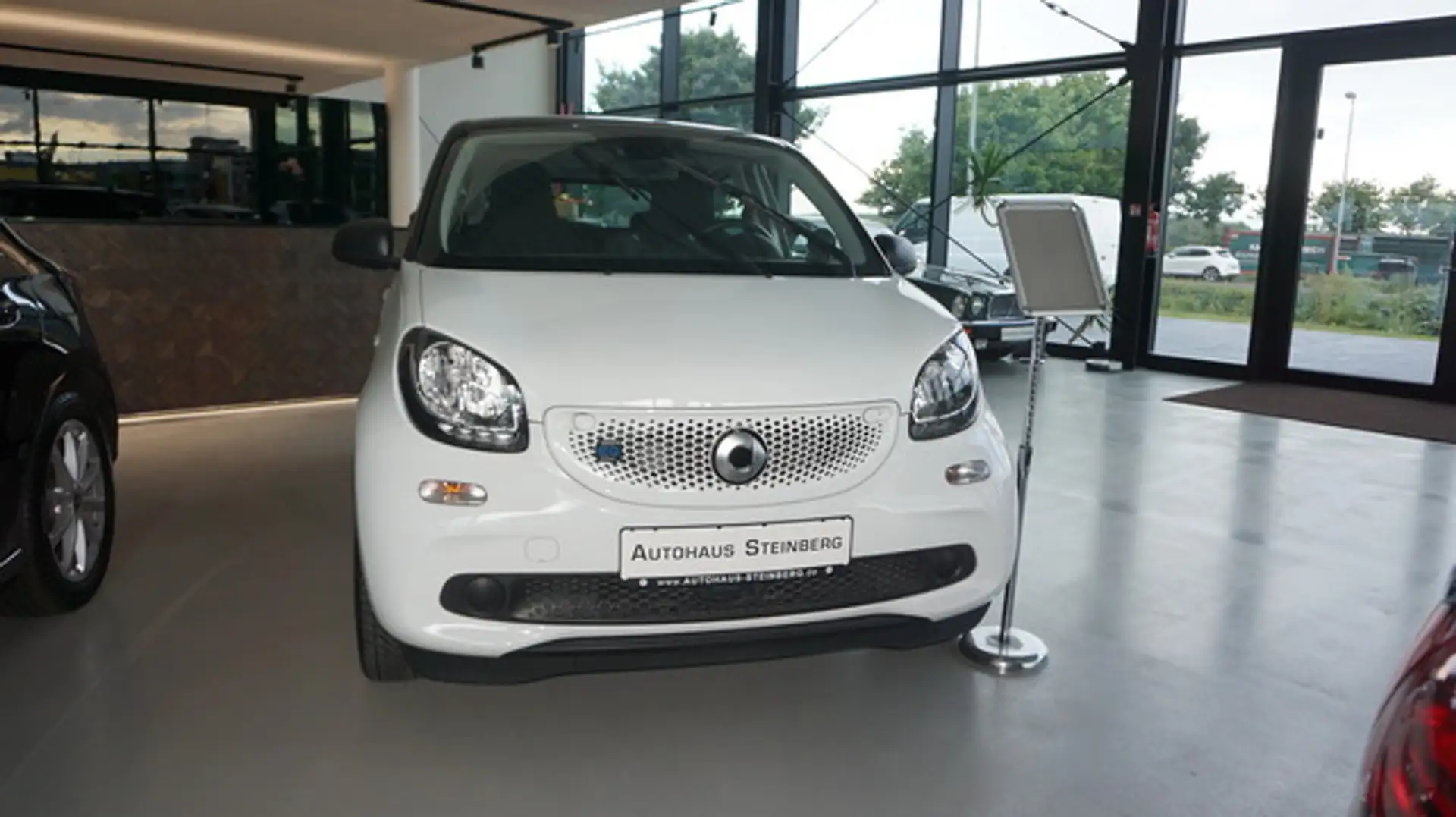 smart forFour AUTOMATIK+SITZHEIZUNG+TEMPOMAT+PDC elektric drive Blanc - 1