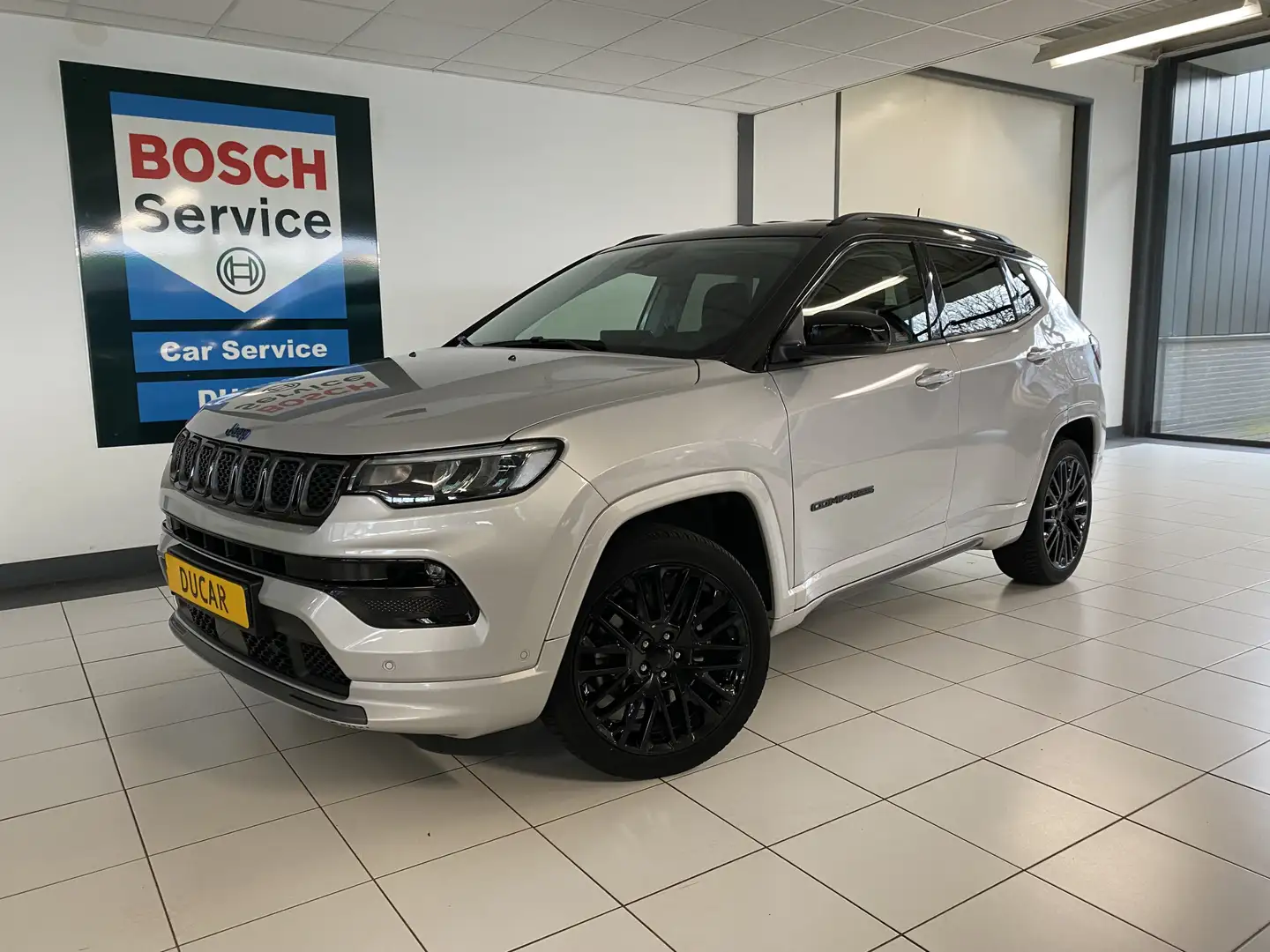 Jeep Compass 4xe 240 Plug-in Hybrid Electric S Navigatie / Leer Zilver - 1