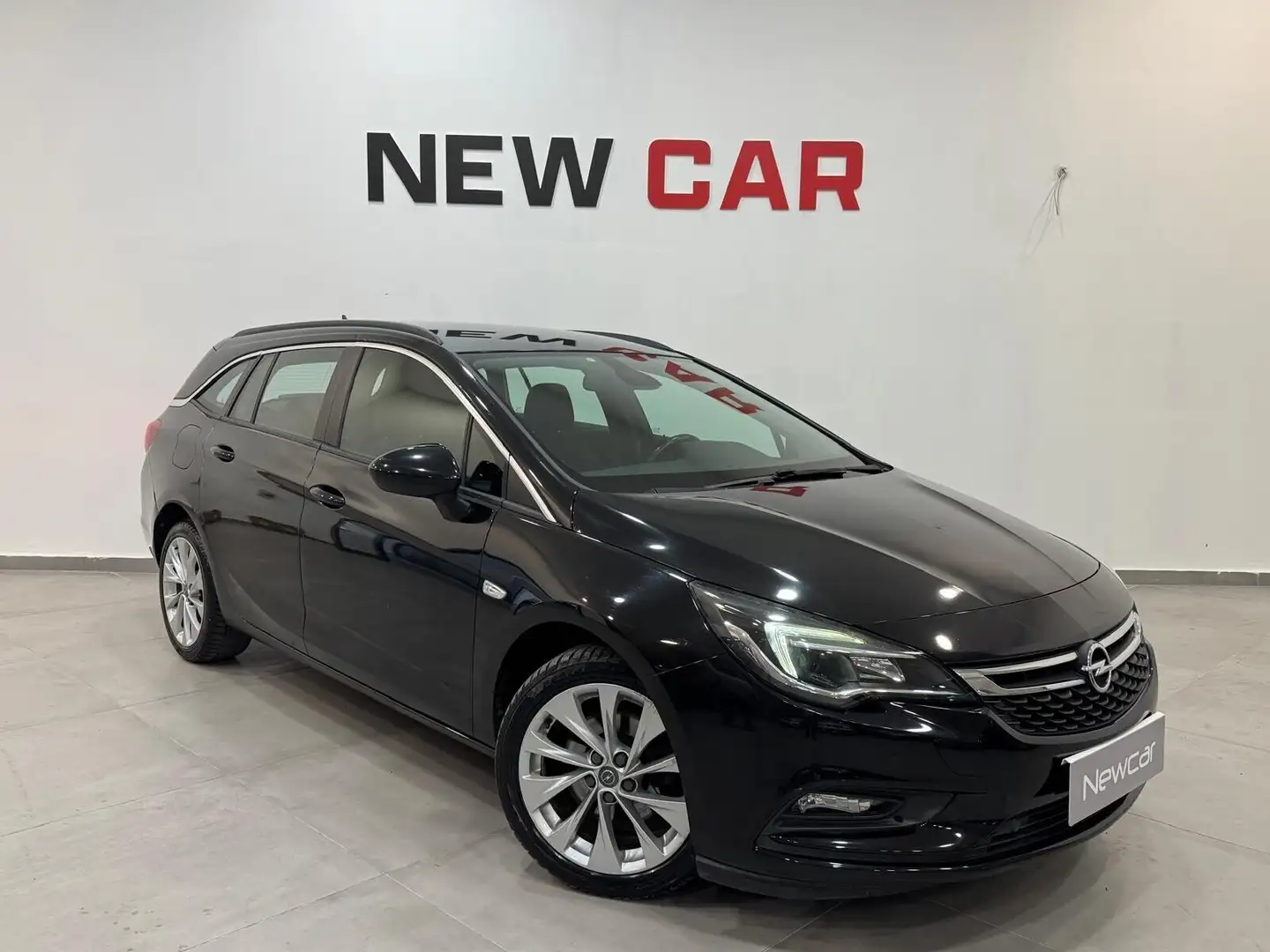Opel Astra Astra 1.6 CDTi 136CV aut. Sports Tourer Innovation Schwarz - 1