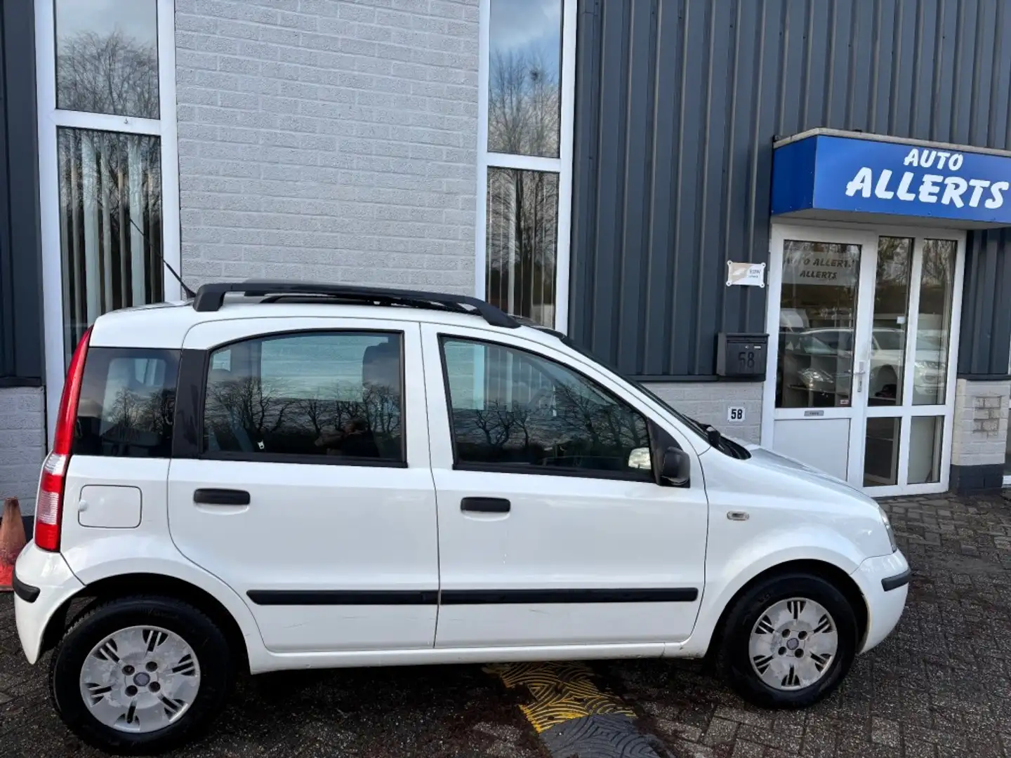 Fiat Panda 1.2 SKY Weiß - 1
