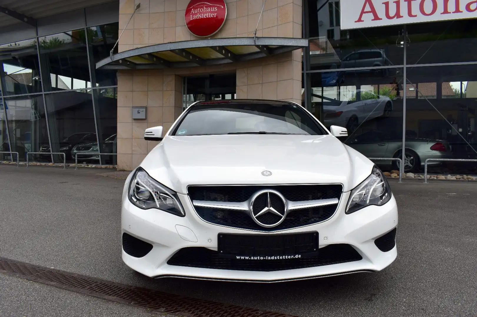 Mercedes-Benz E 220 E220 d Coupe*Sport Paket*Panorama*LED*Kamera* Blanc - 2