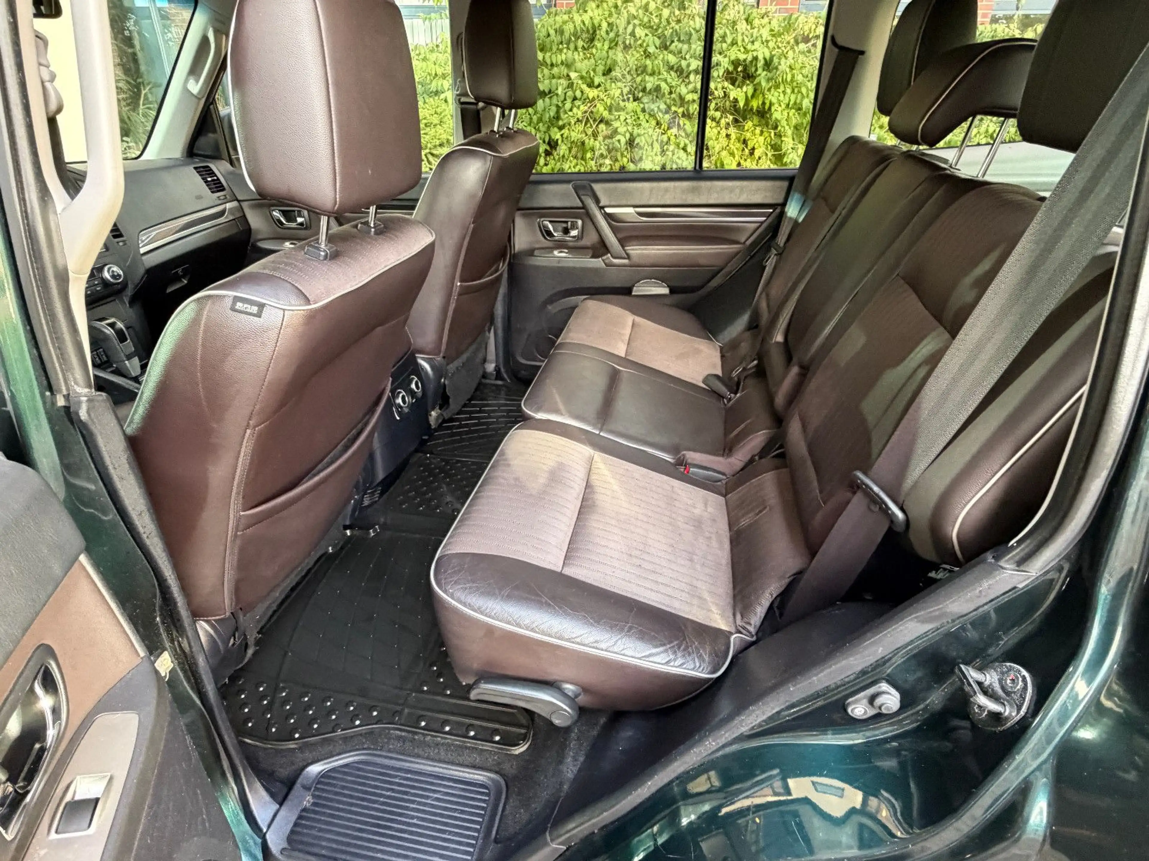 Mitsubishi Pajero 3.2 DI-D Intense — photo 11