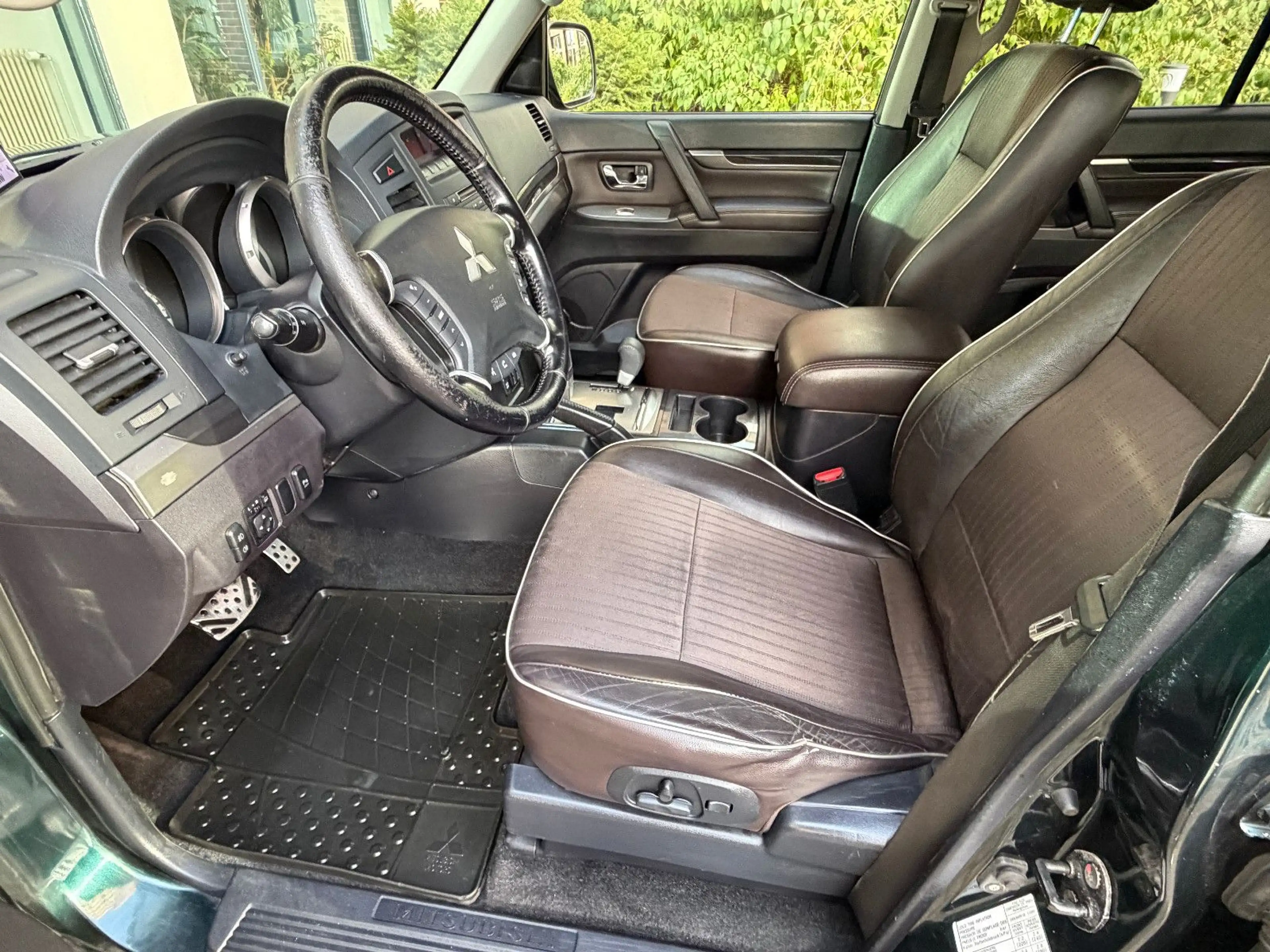Mitsubishi Pajero 3.2 DI-D Intense — photo 8