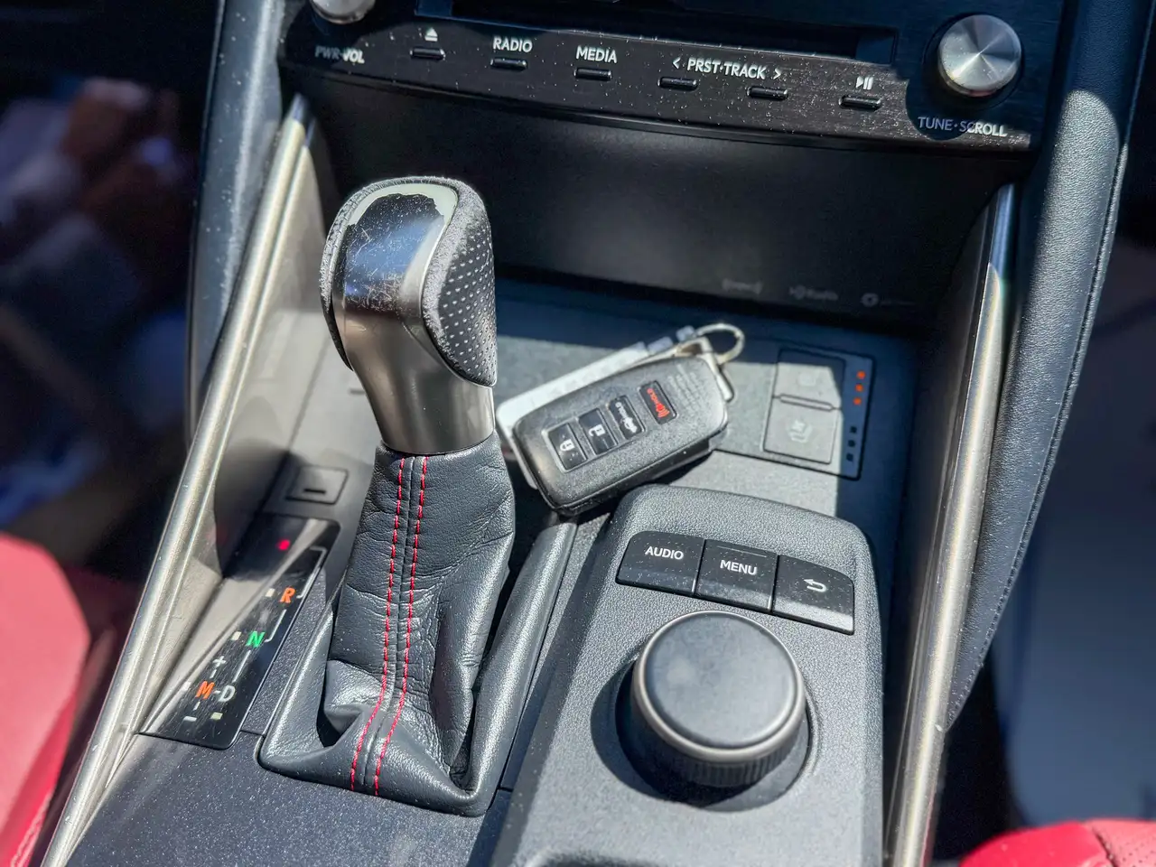 Lexus IS снимка Lexus IS