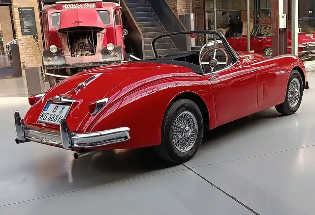 Jaguar XK view 4