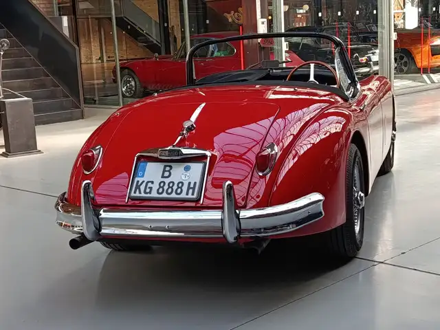 Jaguar XK view 5