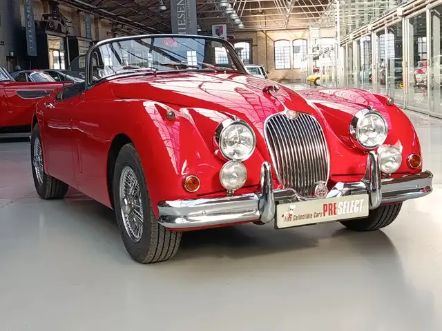 Jaguar XK view 6