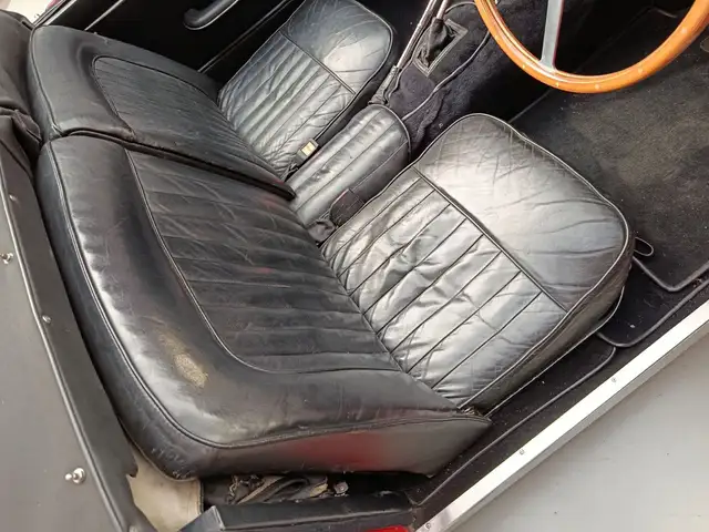 Jaguar XK view 11
