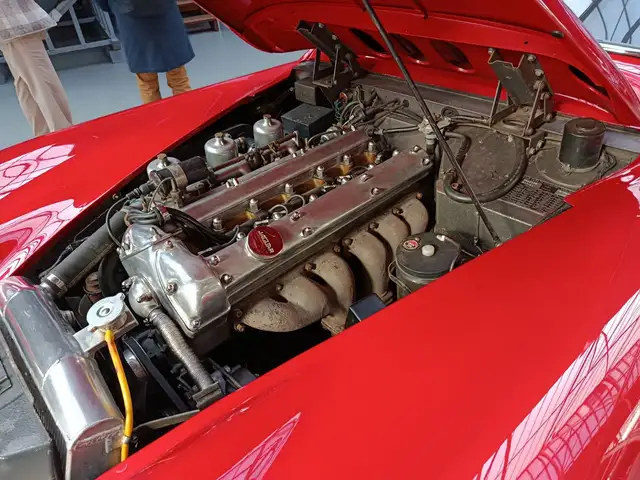 Jaguar XK view 14