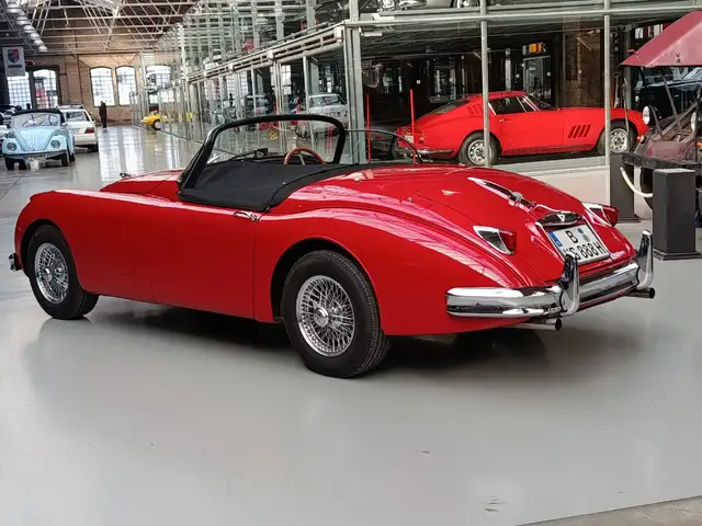 Jaguar XK view 10
