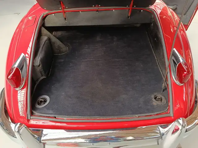 Jaguar XK view 13