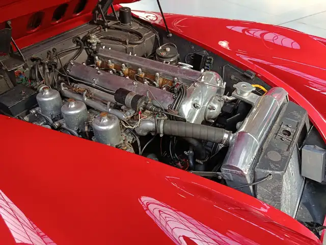 Jaguar XK view 15