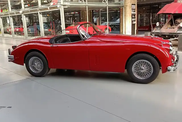 Jaguar XK view 3