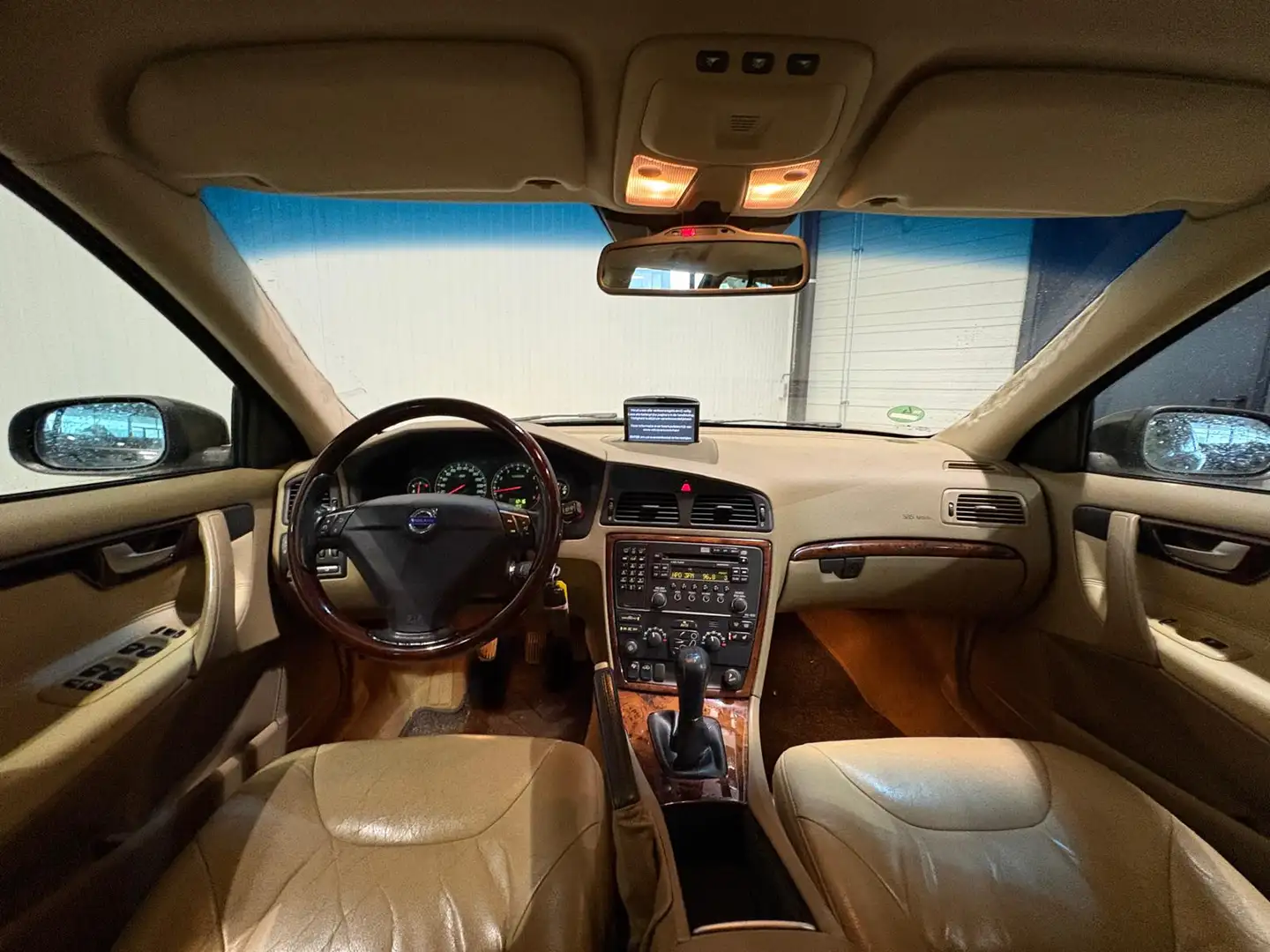 Volvo V70 2.5T Momentum Youngtimer Leder CruiseControl Stoel Zelená - 2