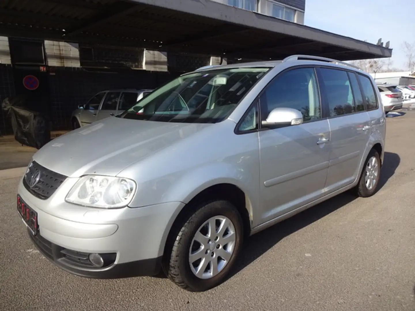 Volkswagen Touran / AUTOMATIK / LEDER / ESSD Highline Zilver - 1