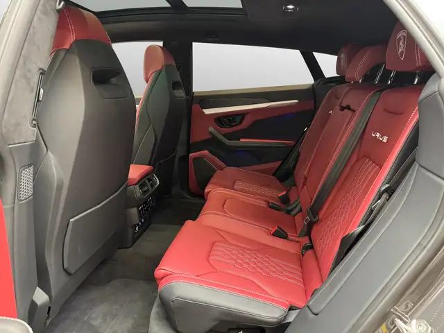 Lamborghini Urus view 10