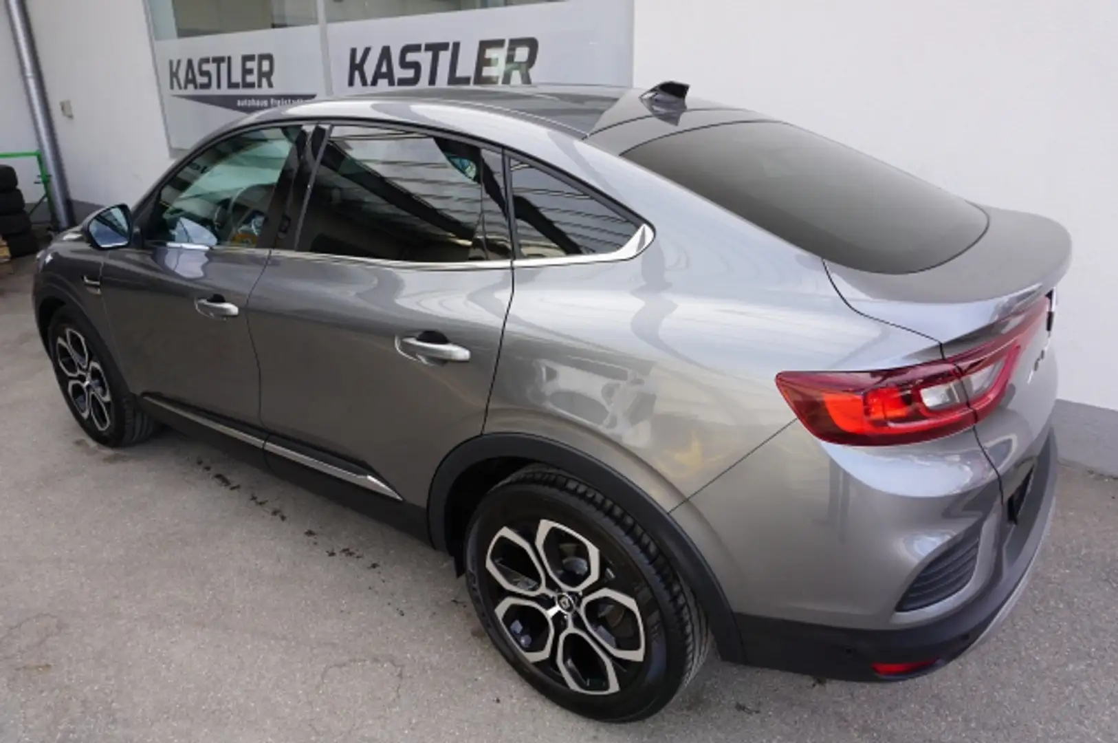 Renault Captur Captur Intens EDC 140 PS Automatik Grau - 2
