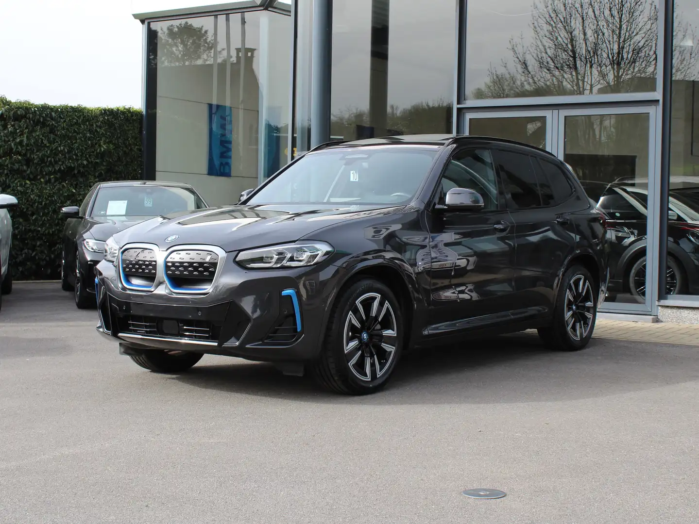 BMW iX3 M Sport Inspiring / PANO / TREKHAAK / BLINDSPOT Grijs - 2