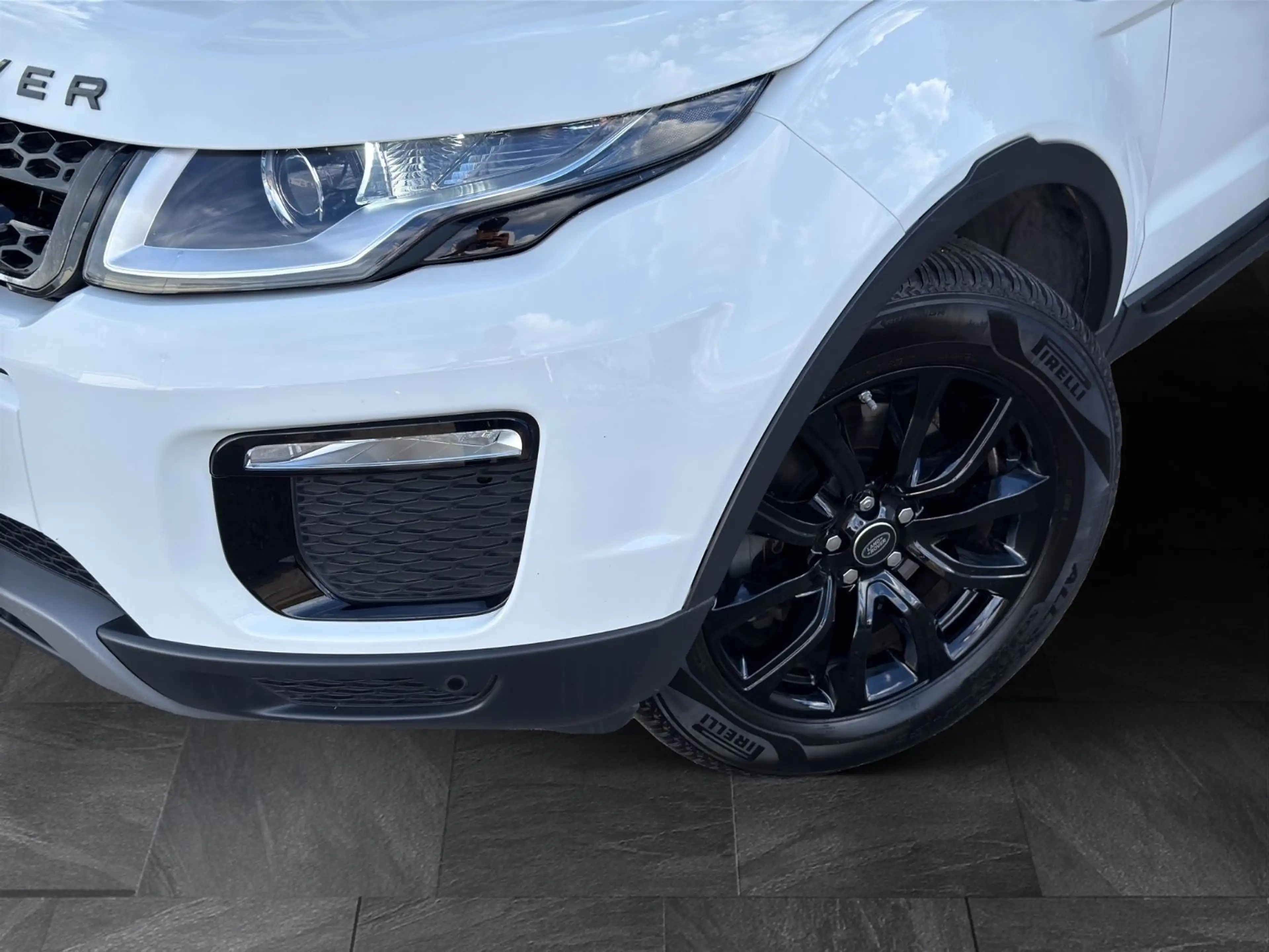 Land Rover Range Rover Evoque SE 2.0 TD4*PANO*BLACK*LEDER — photo 4