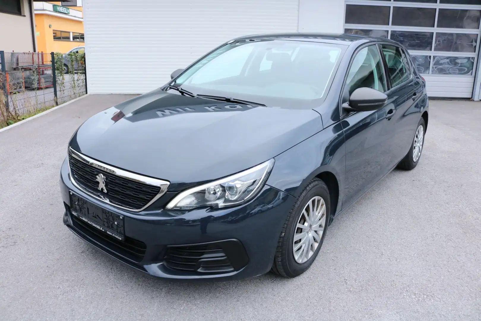 Peugeot 308 1,2 PureTech 110 Access S&S Grau - 1