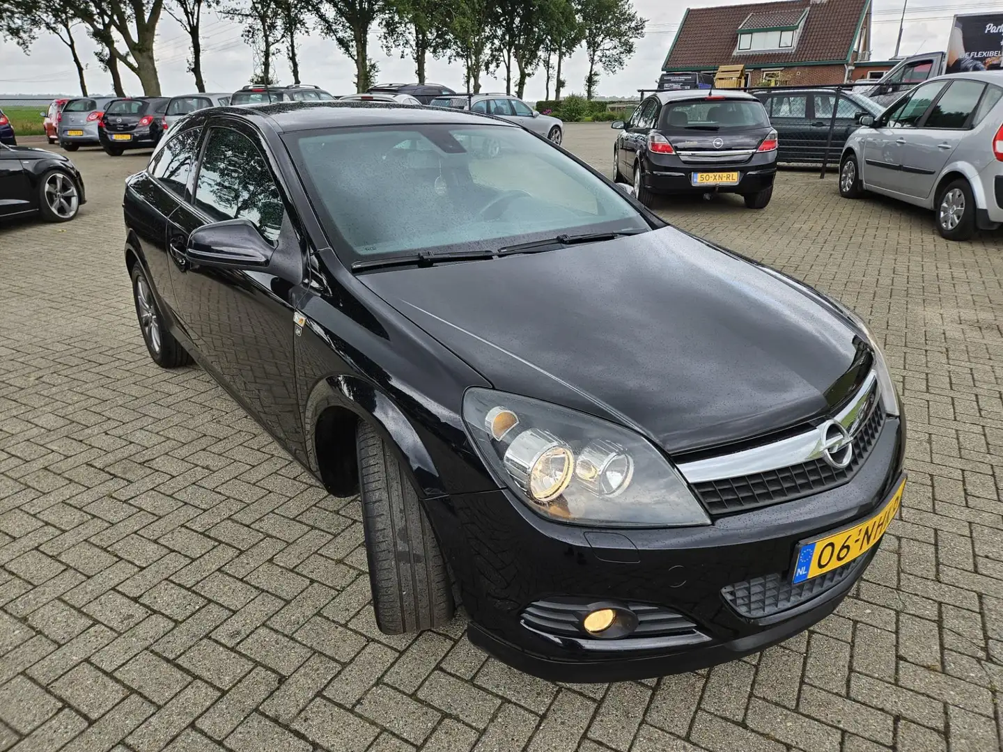 Opel Astra GTC 1.6 111 years Edition. 2010. Climate/Cruise/Li Negro - 2