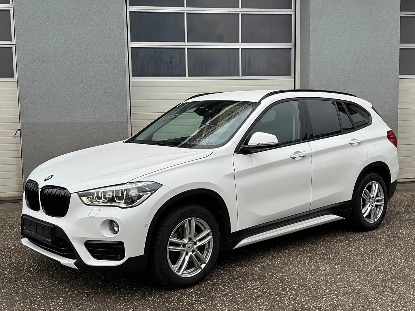 BMW X1 xDrive18d Sport Line Aut. Weiß - 1