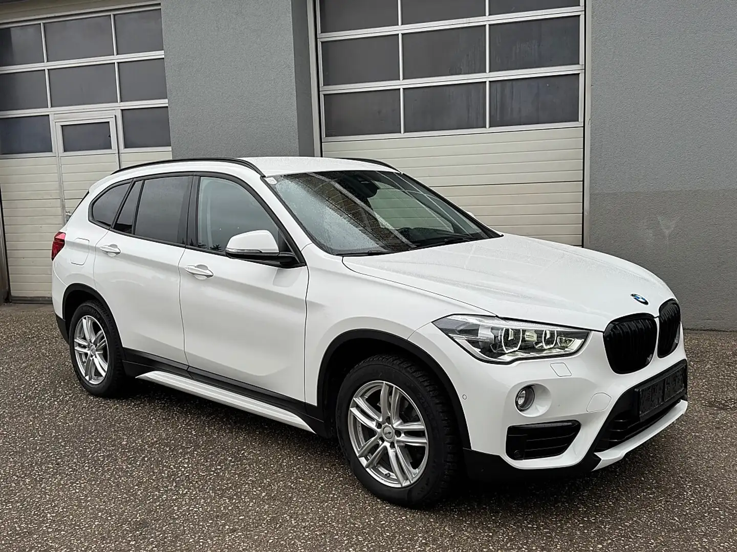 BMW X1 xDrive18d Sport Line Aut. Weiß - 2