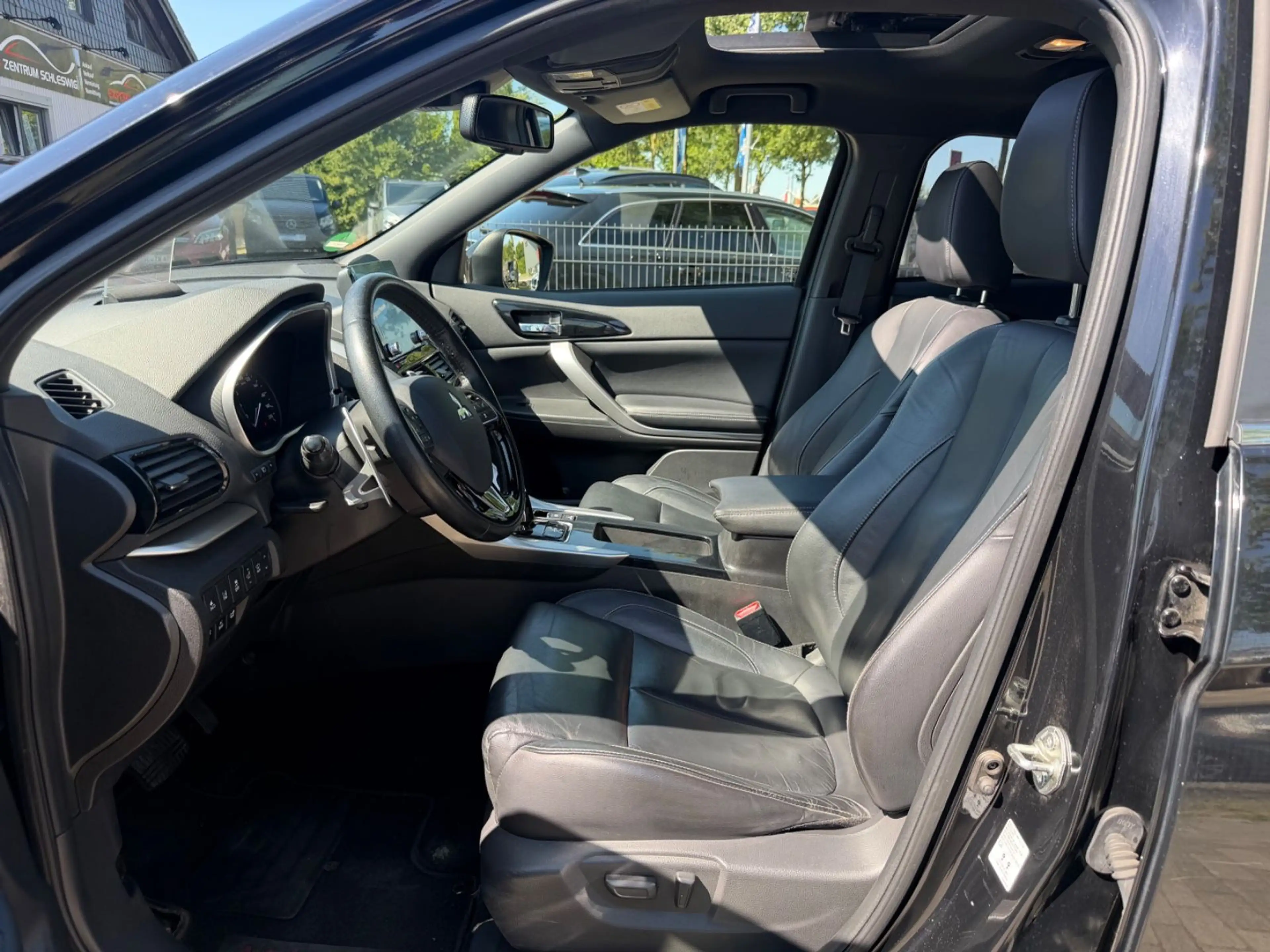 Mitsubishi Eclipse Cross Top Hybrid 4WD HuD 360° LED Pano — photo 10