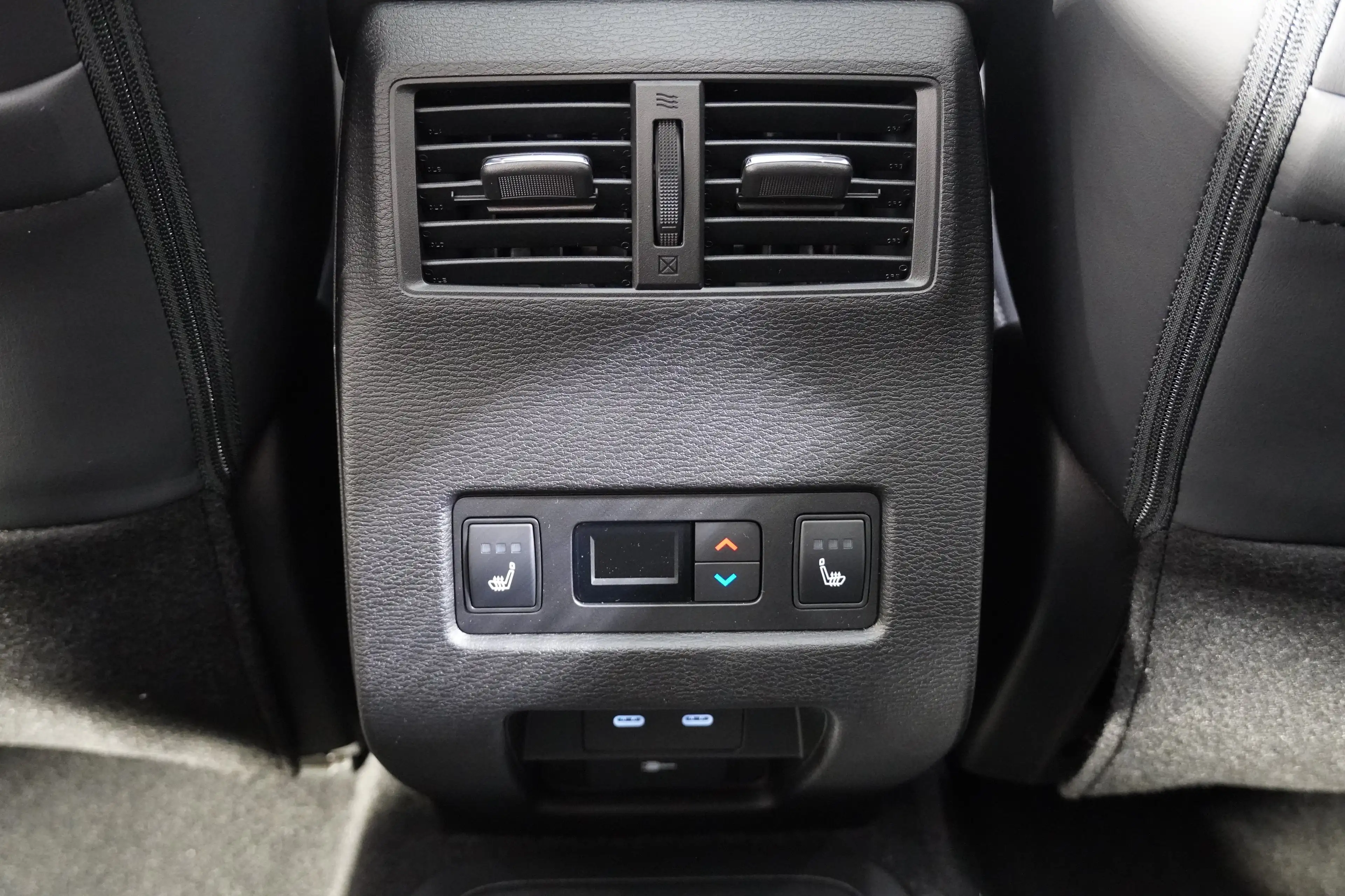Mitsubishi Outlander Outlander PHEV 4WD Diam.Luxury Black Edt. ab EUR50 — photo 23