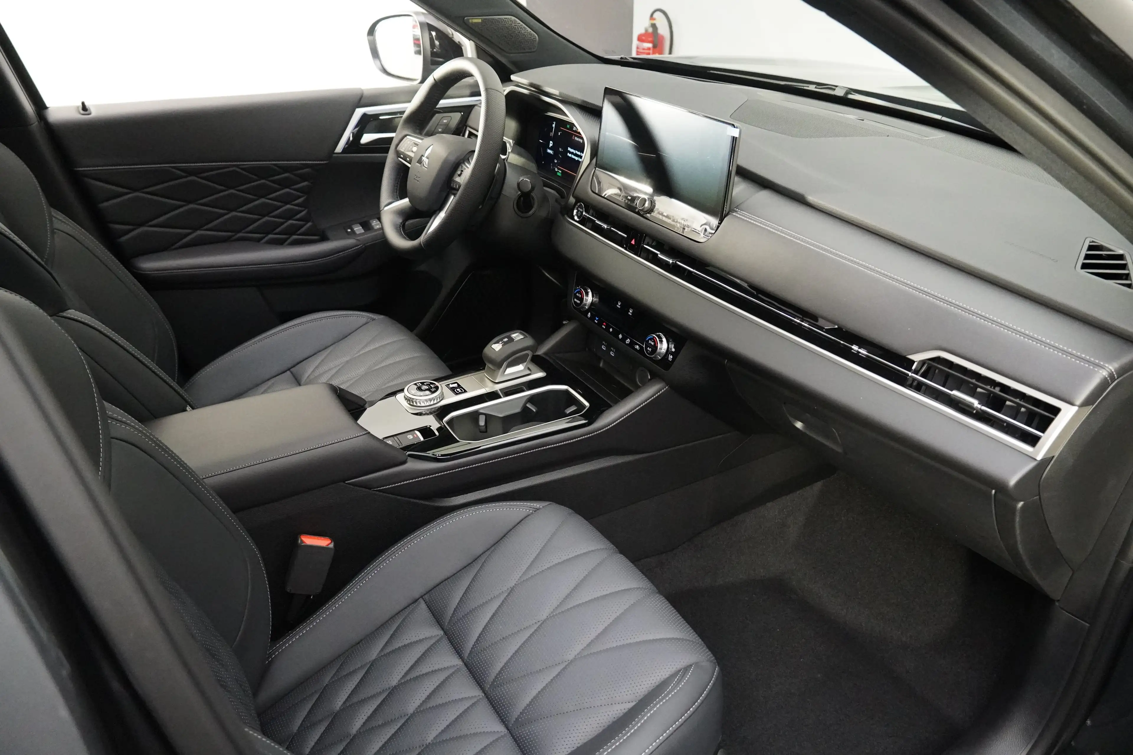 Mitsubishi Outlander Outlander PHEV 4WD Diam.Luxury Black Edt. ab EUR50 — photo 5