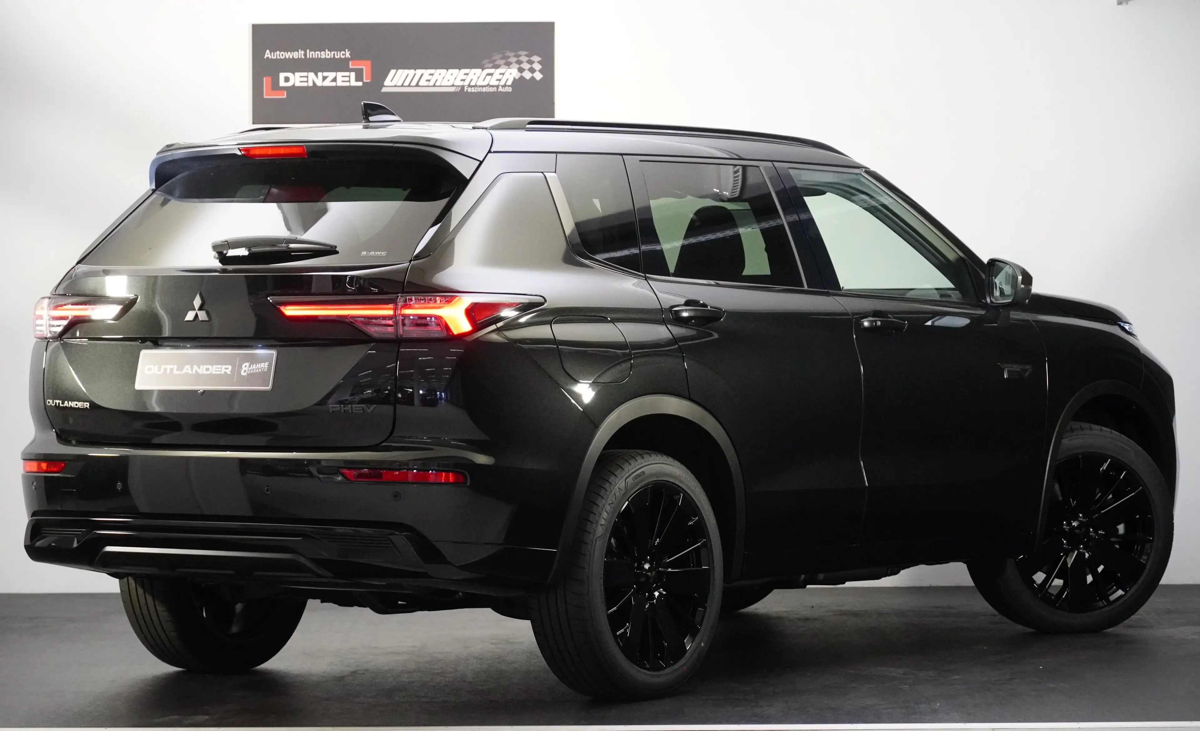 Mitsubishi Outlander Outlander PHEV 4WD Diam.Luxury Black Edt. ab EUR50 — photo 3