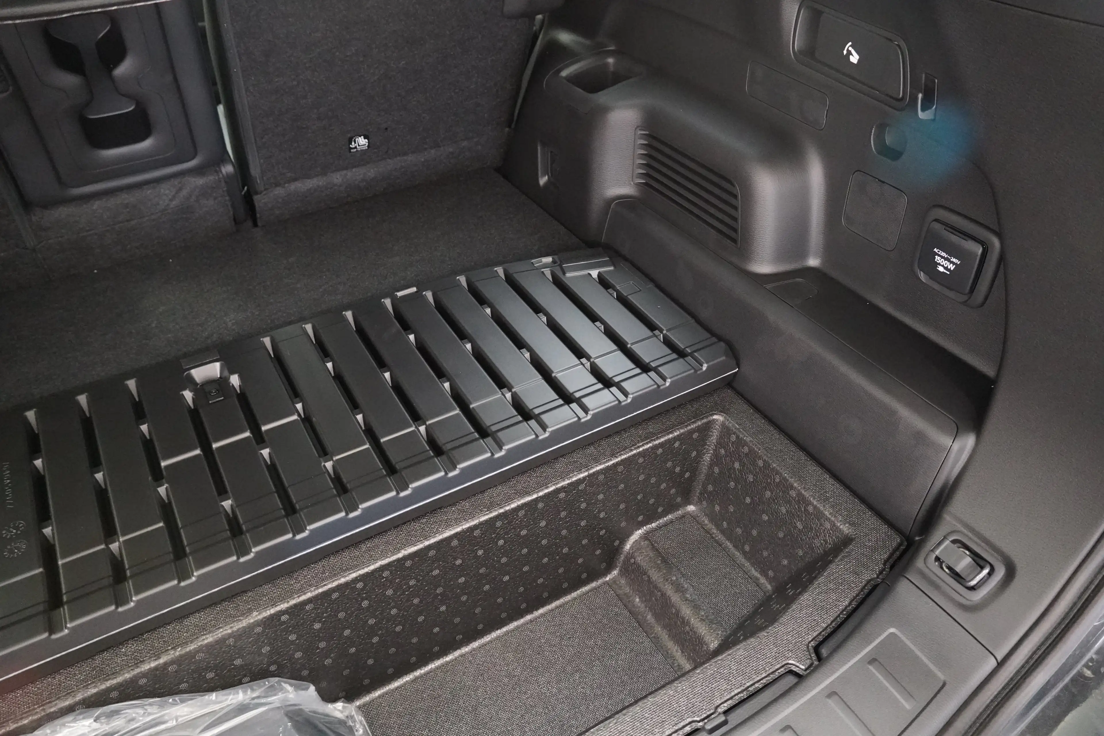 Mitsubishi Outlander Outlander PHEV 4WD Diam.Luxury Black Edt. ab EUR50 — photo 28