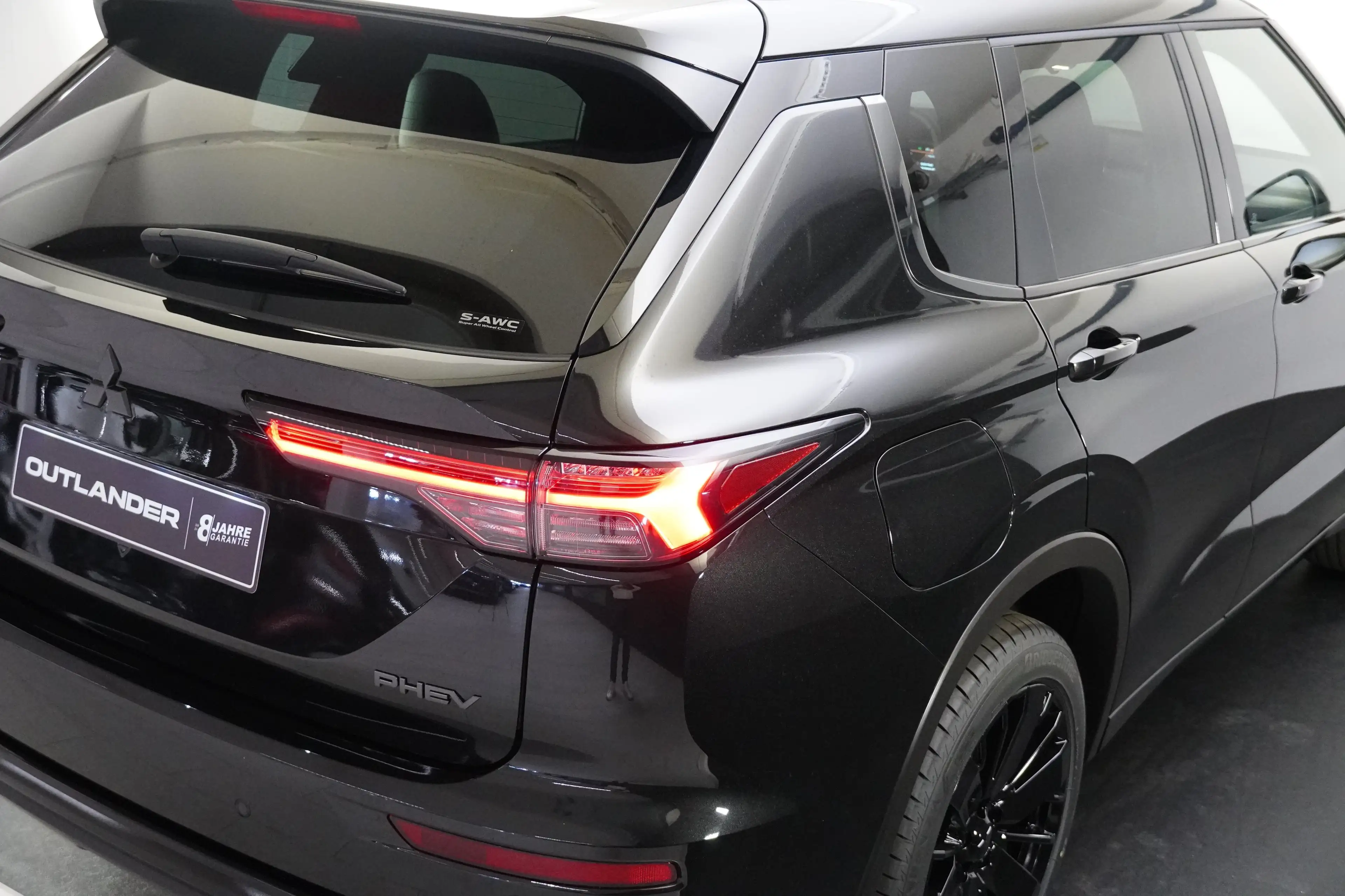 Mitsubishi Outlander Outlander PHEV 4WD Diam.Luxury Black Edt. ab EUR50 — photo 32