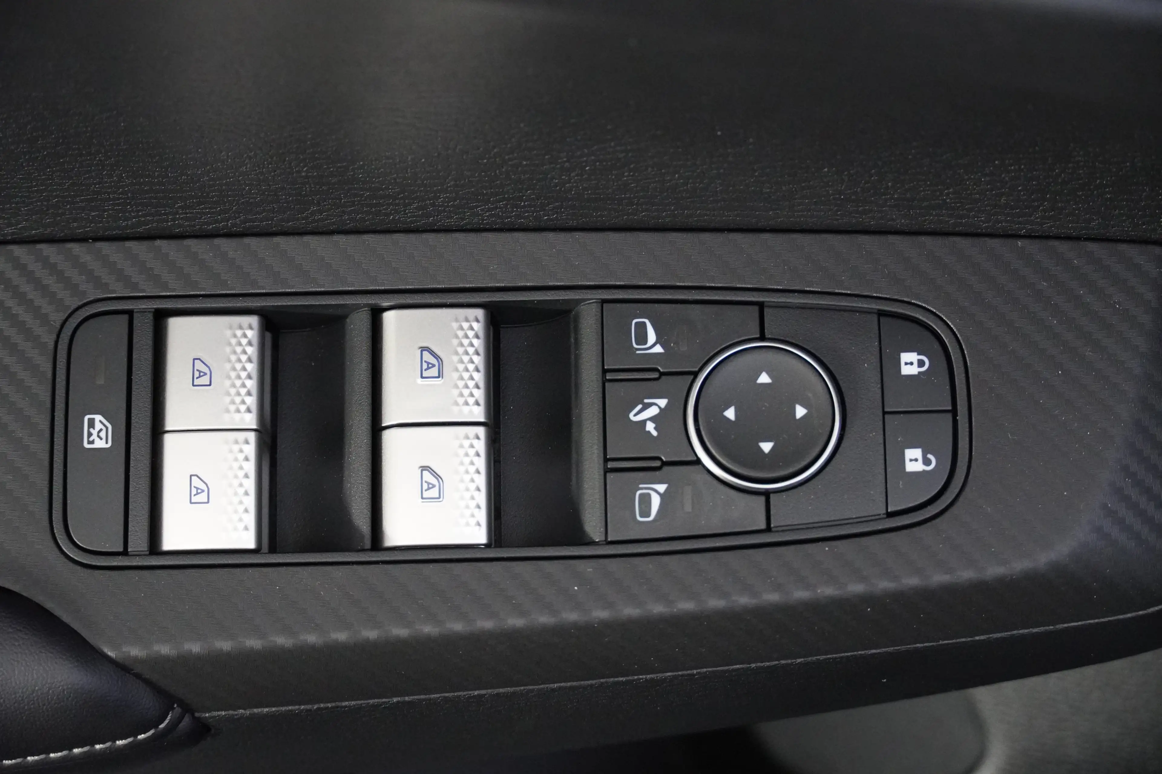 Mitsubishi Outlander Outlander PHEV 4WD Diam.Luxury Black Edt. ab EUR50 — photo 6