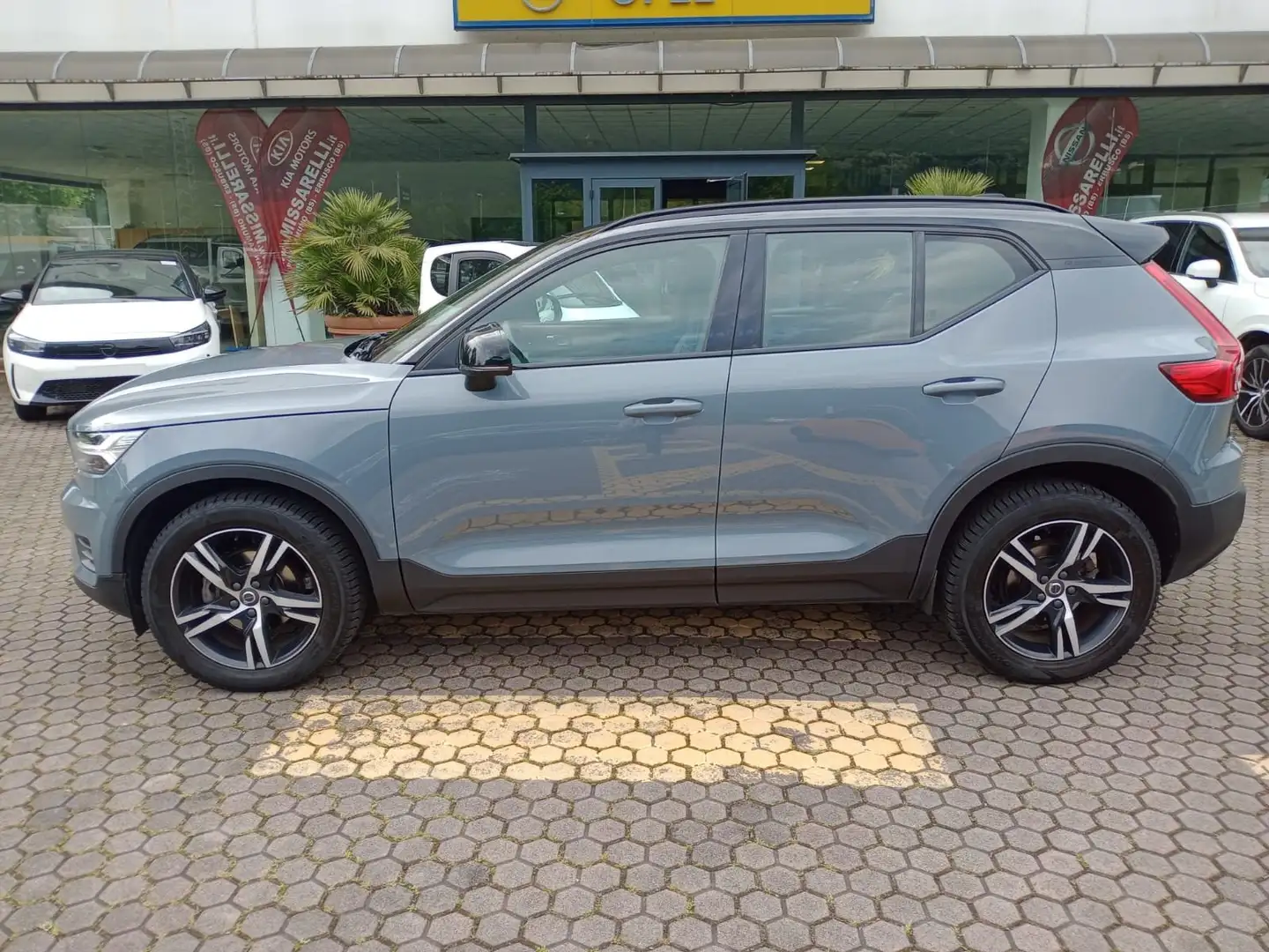Volvo XC40 XC40 2.0 d3 R-design auto Grijs - 2