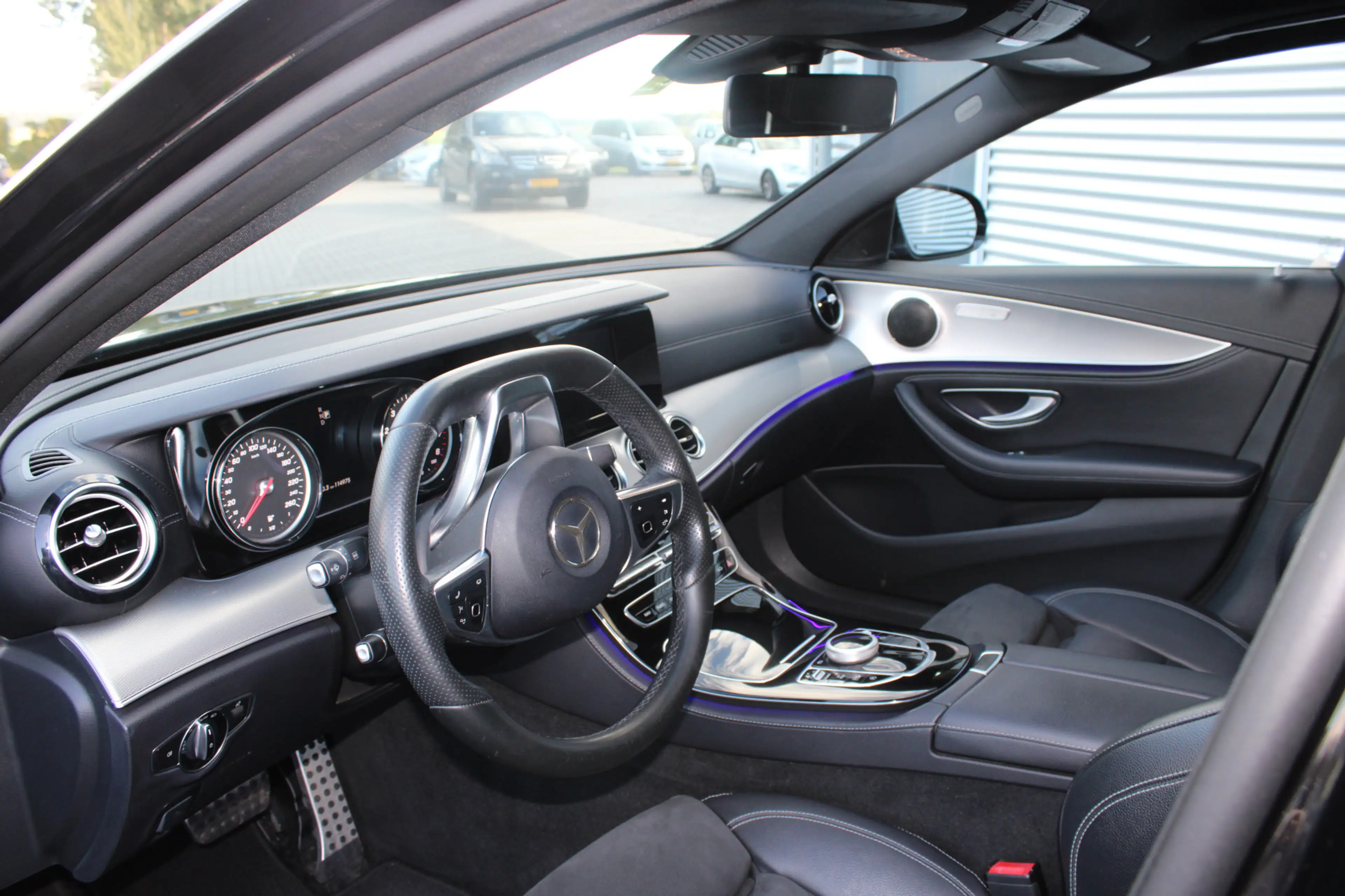 Mercedes-Benz E 200 Prestige Plus AMG panoramadak lage km — photo 14