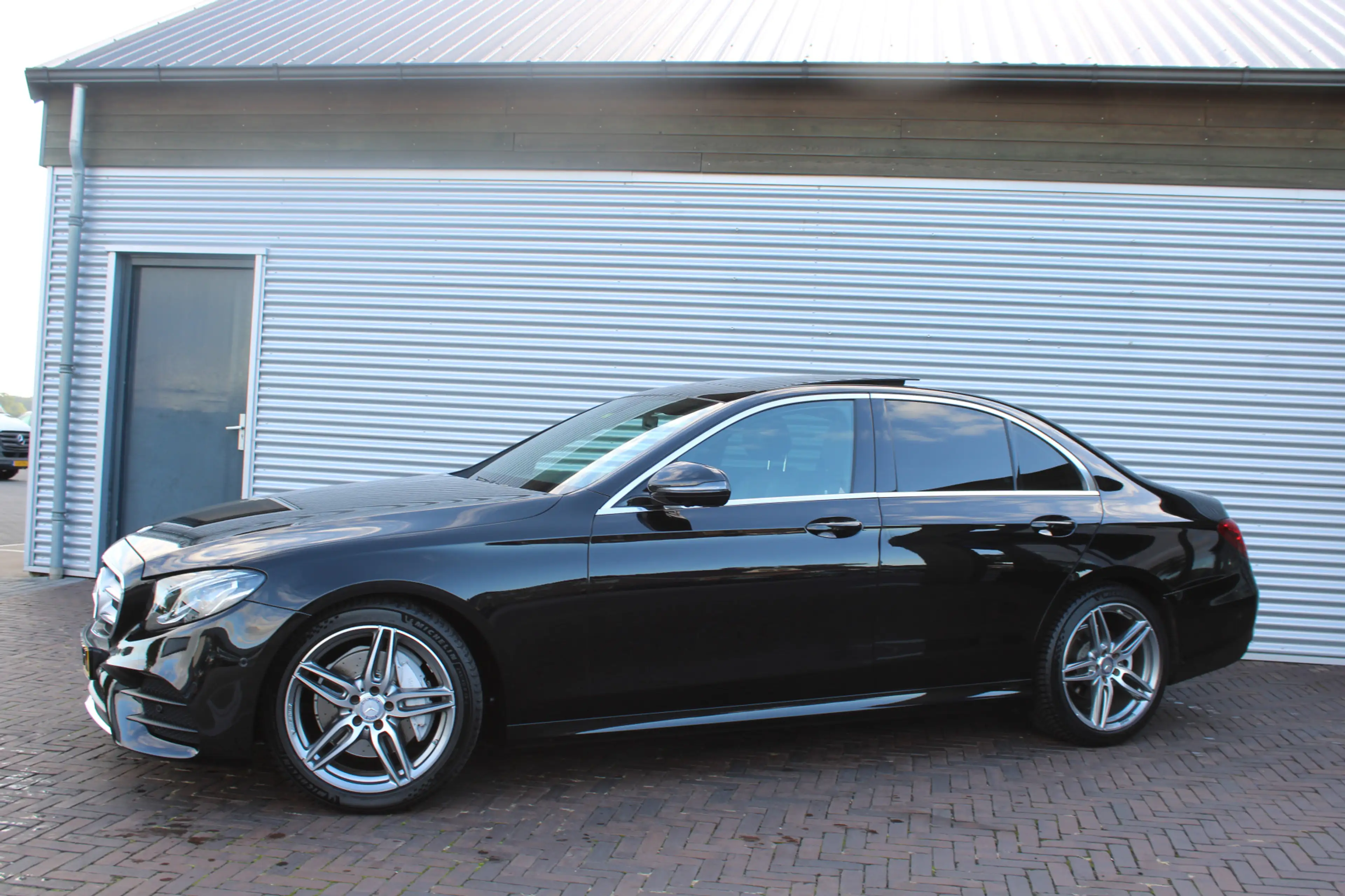 Mercedes-Benz E 200 Prestige Plus AMG panoramadak lage km — photo 4