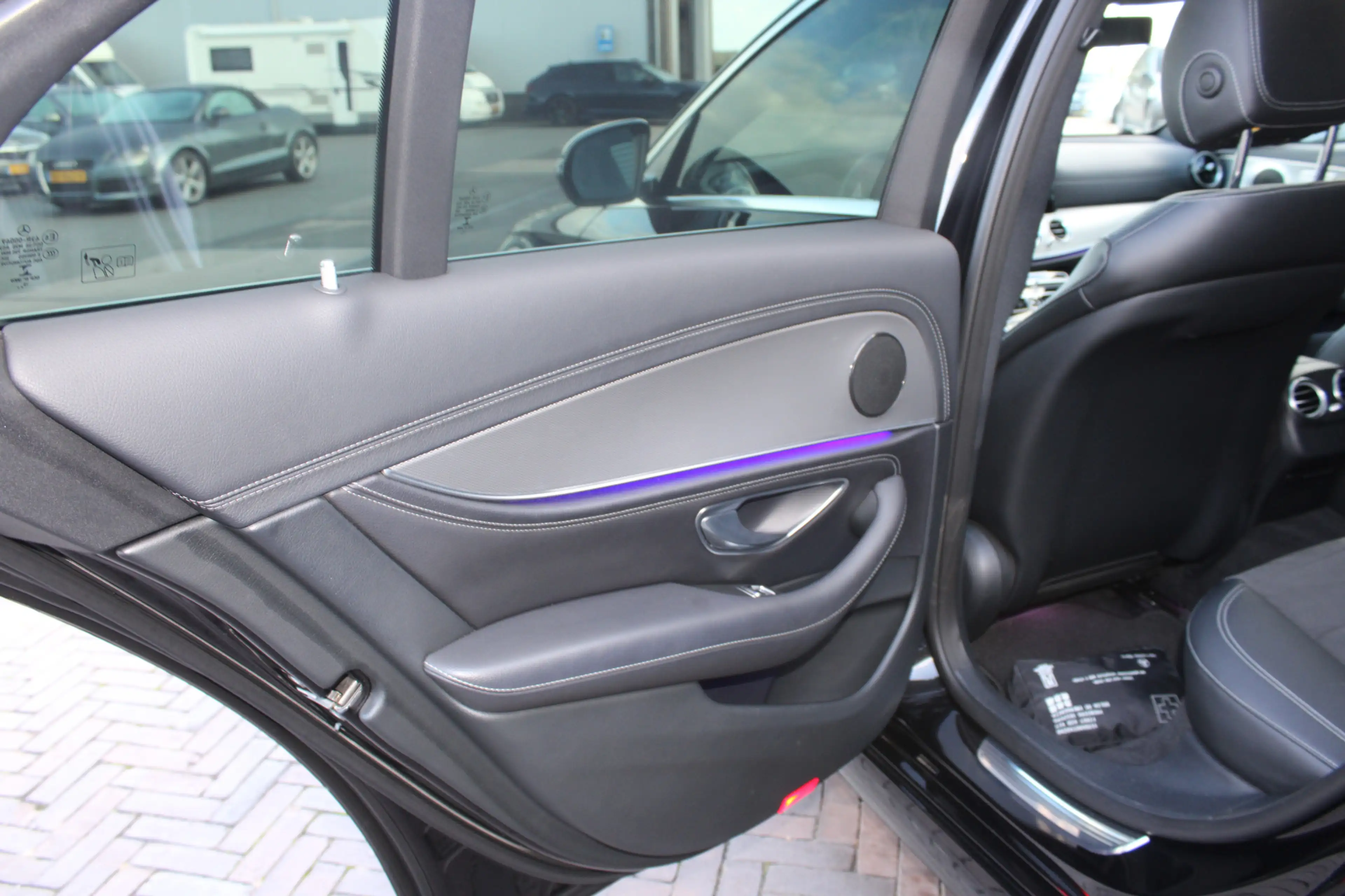 Mercedes-Benz E 200 Prestige Plus AMG panoramadak lage km — photo 13