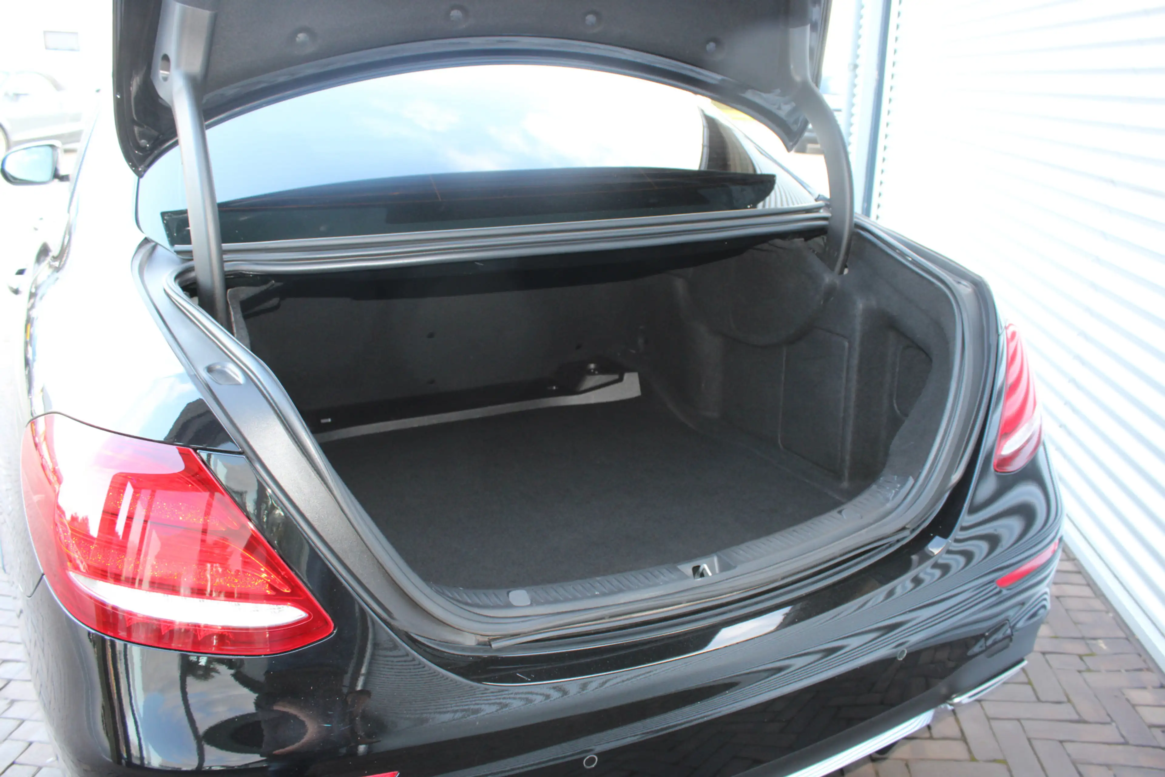 Mercedes-Benz E 200 Prestige Plus AMG panoramadak lage km — photo 11