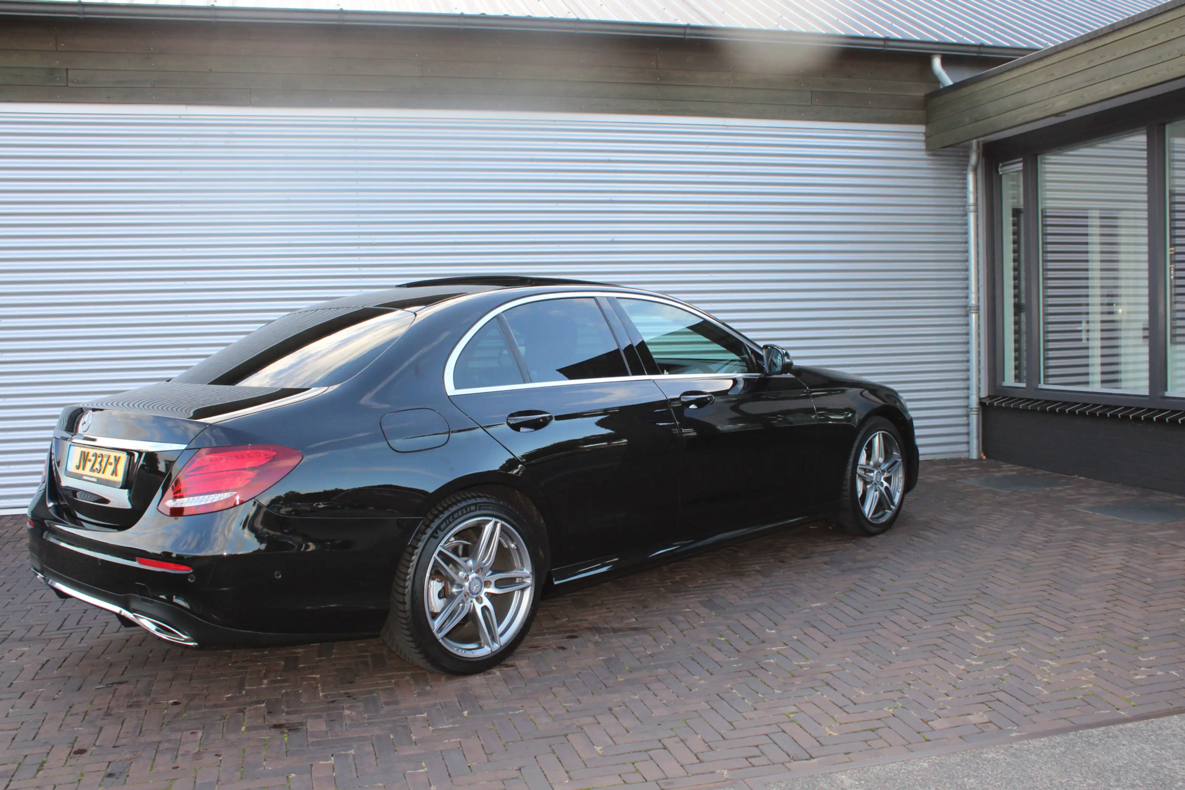 Mercedes-Benz E 200 Prestige Plus AMG panoramadak lage km — photo 3