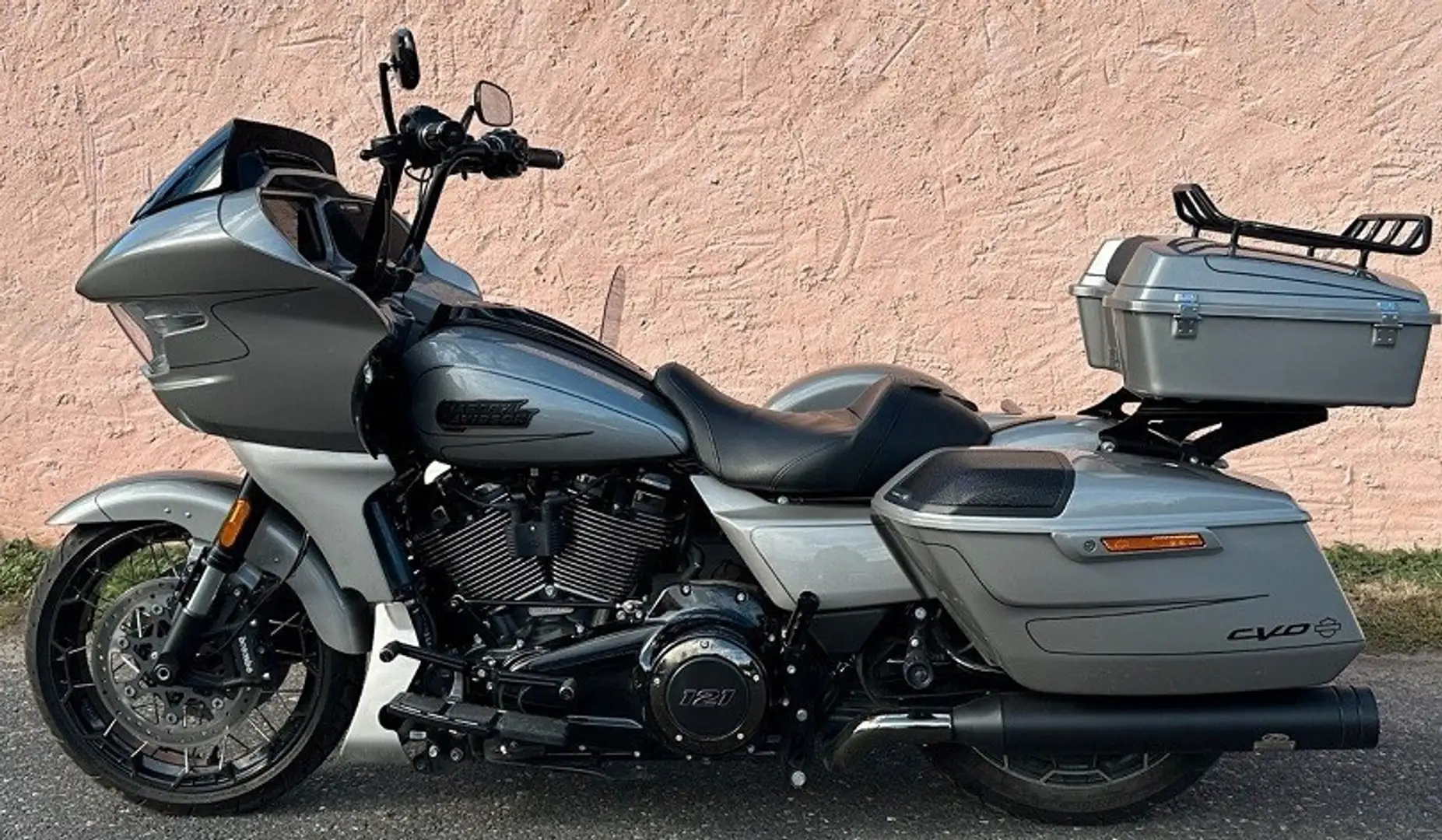 Harley-Davidson Road Glide Černá - 1