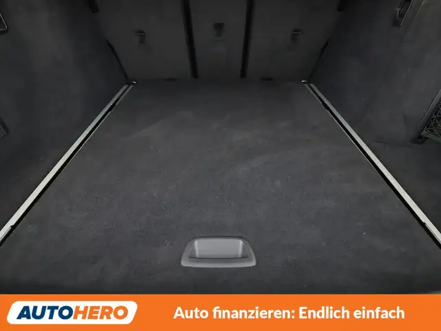 BMW 3 Series view 18