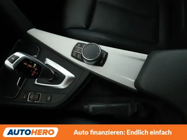 BMW 3 Series view 24